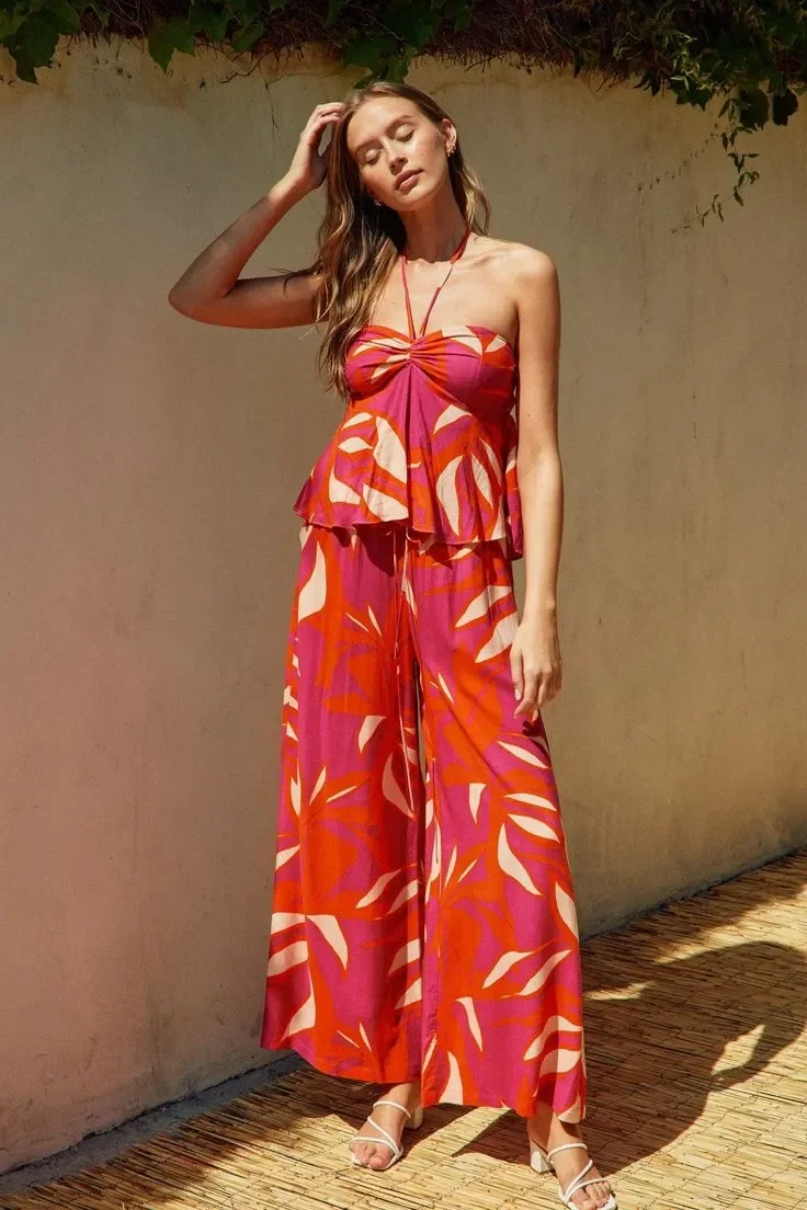 Halter neckline Side Zipper Runs TTS.webp