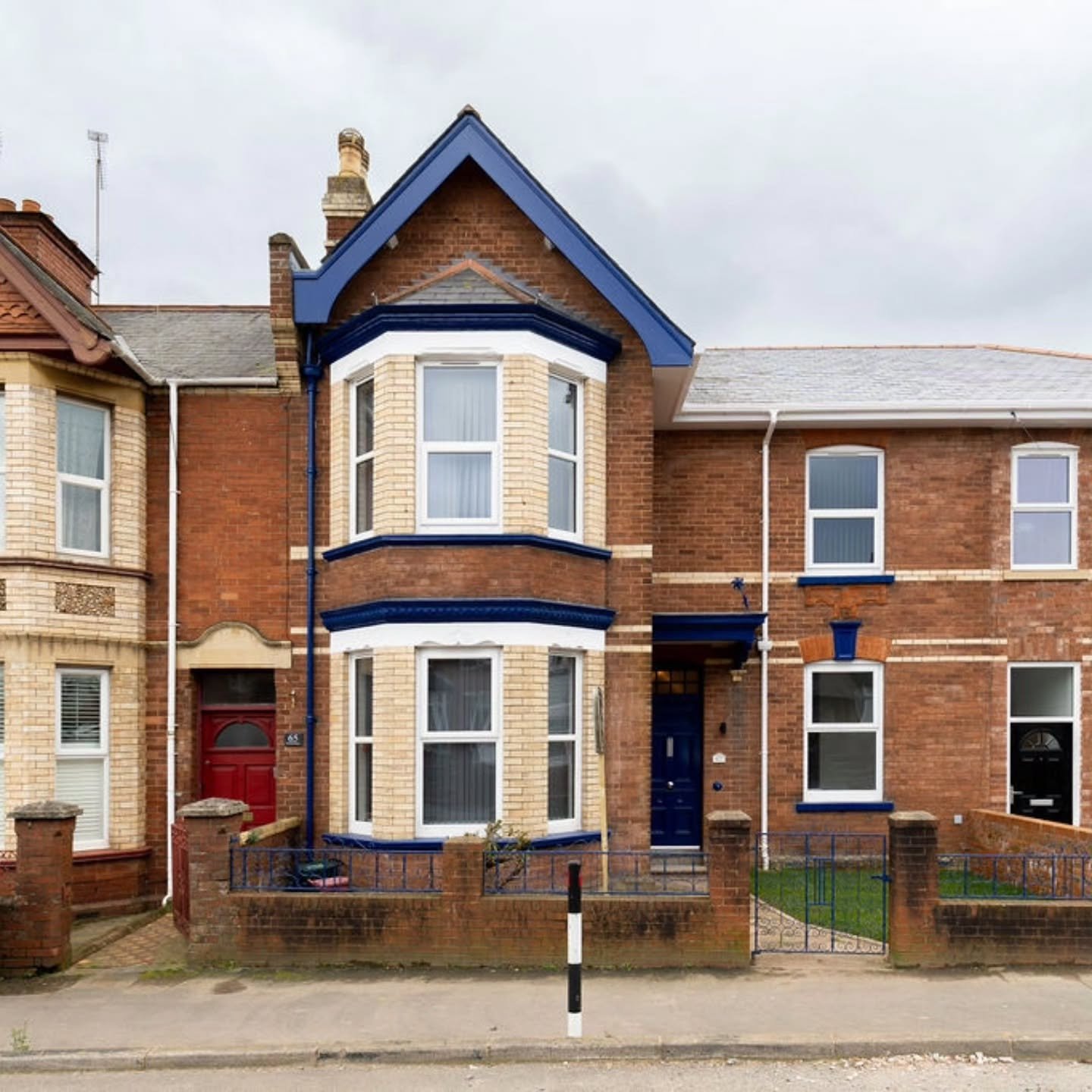 ✨️ NEW LISTING ✨️

🏠 4 bedroom
📌 Exeter, EX2
🛀 2 bathrooms, 3 toilets 
🌳 generous garden
🚗 ample off road parking 
🖥 study and utility room 
✨️ newly renovated 
🏘 &pound;465,000

Get in touch today to arrange your viewing or valuation.

👥️ Sh