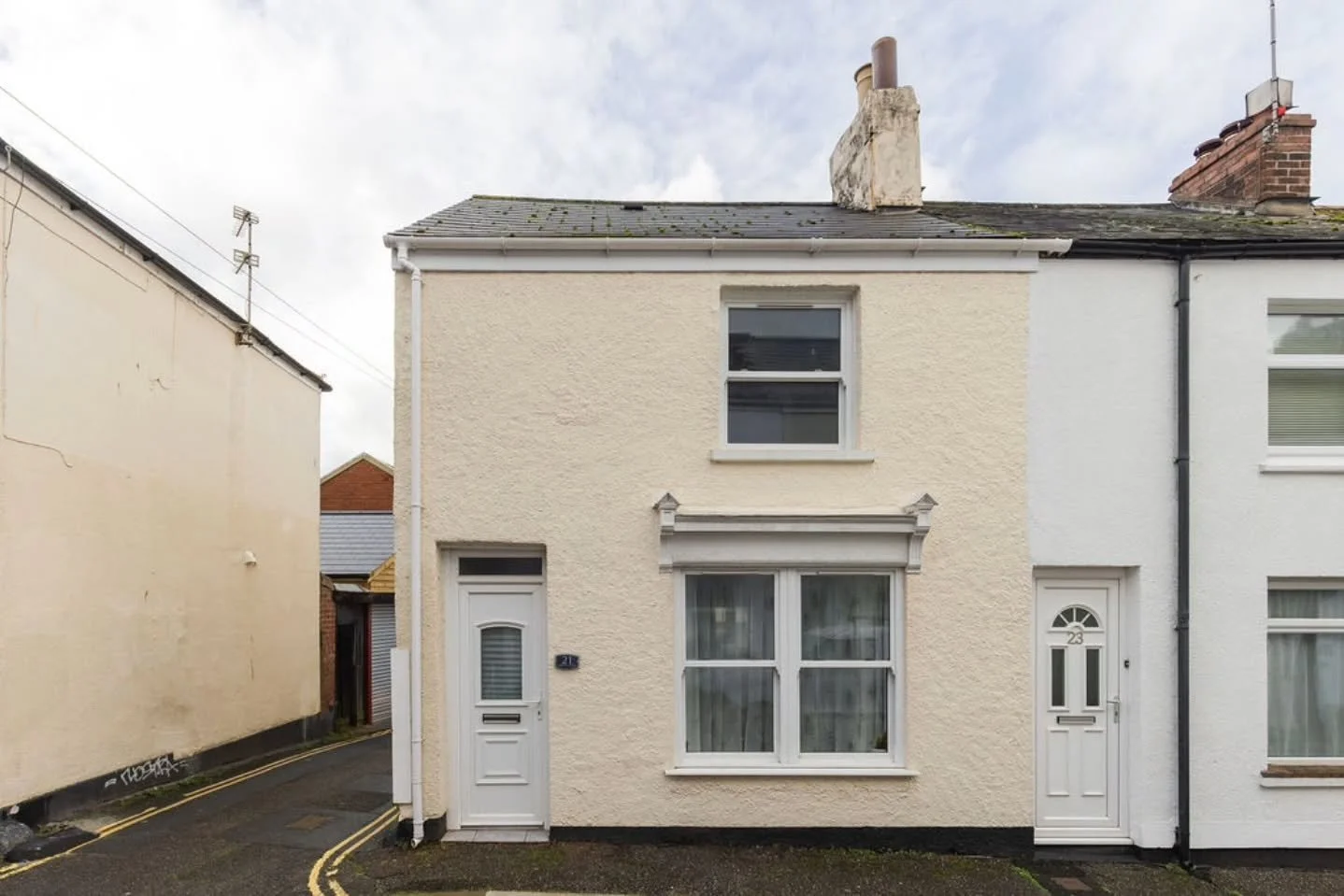 ✨️ NEW PRICE ✨️ 

This immaculate 3 bed end of terrace property is now offered at a new guide price of &pound;257,500. 

The property boast an exceptional finish throughout which is evident on arrival. Upstairs the property has 2 double bedrooms, a t