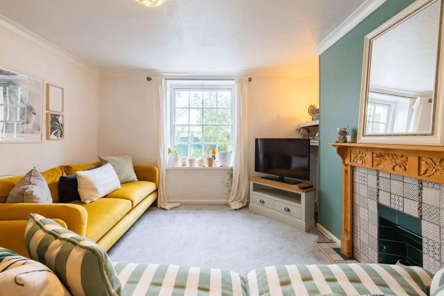 ✨️ NEW LISTING ✨️ 

🏡 2 bedroom garden flat
🛀 2 bathroom, including ensuite 
🌳 Private garden 
💰 &pound;245,000 

Get in touch today to arrange your viewing or free property valuation. 

📞 07487266721
📧 shaun@springestates.co.uk 

📞 01395 2018