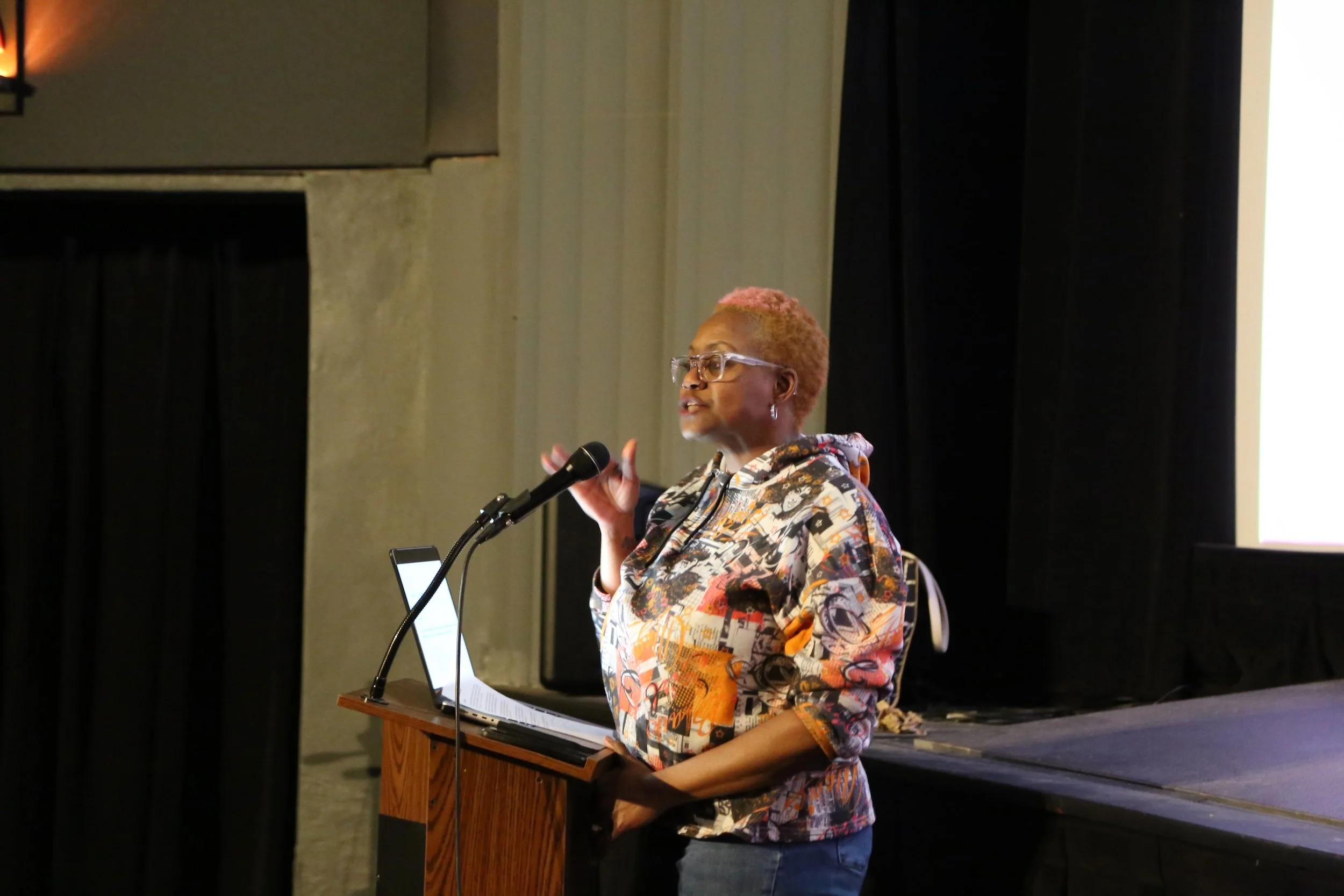 Story Slam artist in Bexley Ohio