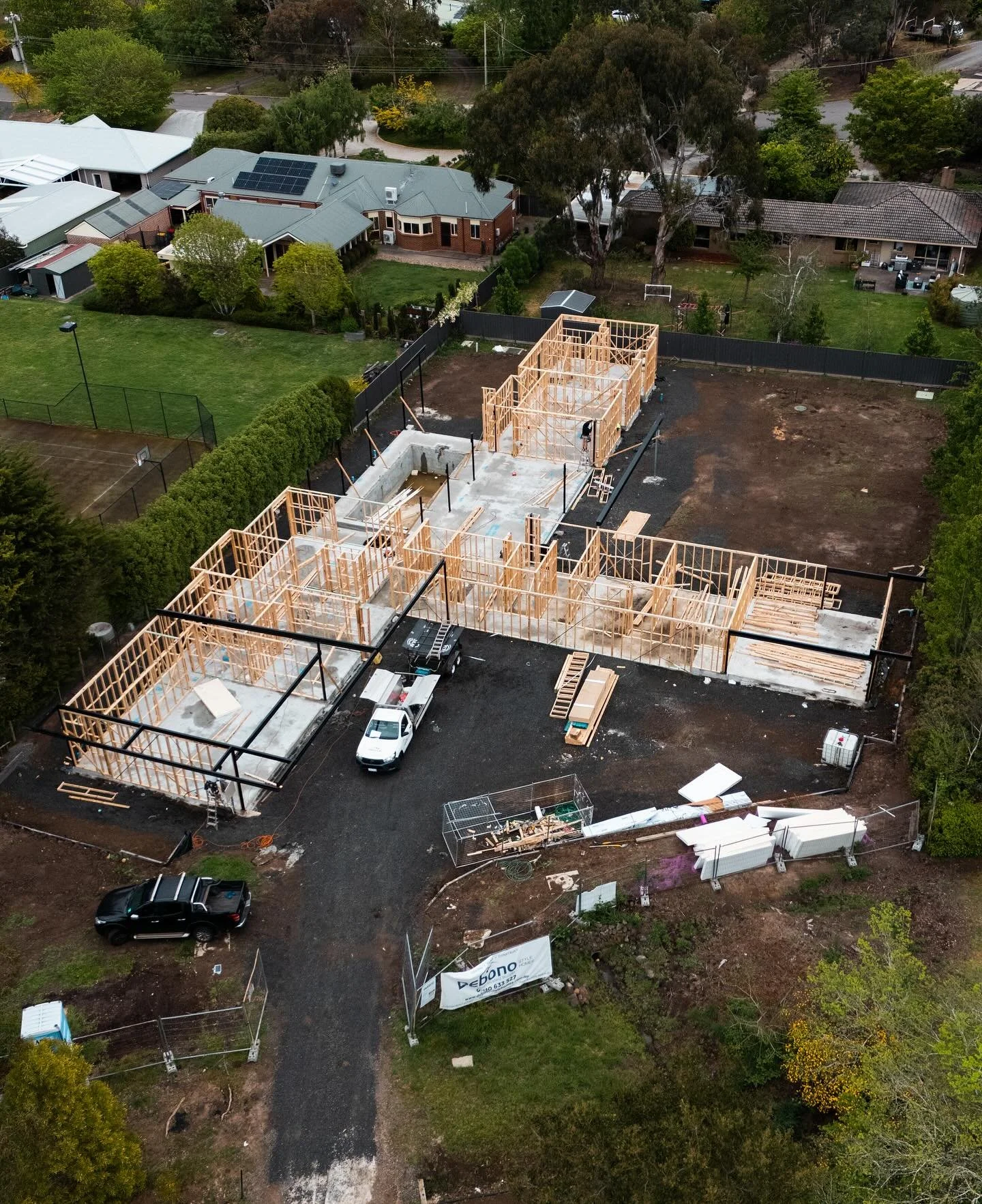 PROJECT ROSS 🏠

The boys from crew two are making some great progress out at project Ross.

One of the bigger single story projects we have been tasked with to date, boasting some pretty cool details with an awesome facade.

This one you're going to