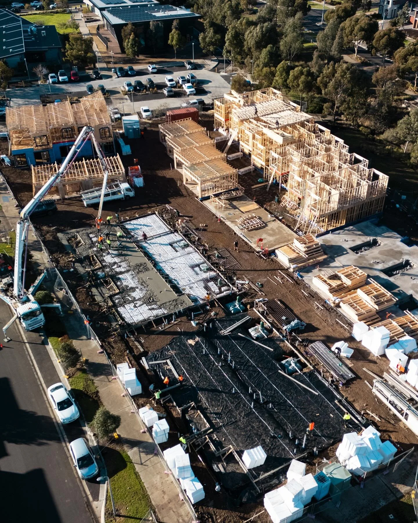 🏠 CHECK THIS OUT🏠

Our team has been busy shaping this 23-townhouse precinct &mdash; built with efficiency, precision.

We can't wait to show you the finished product 👊🏻

🔨 @provueconstructions 
🏠 @arcadiabuilt 
 📷 @motionmedia_co