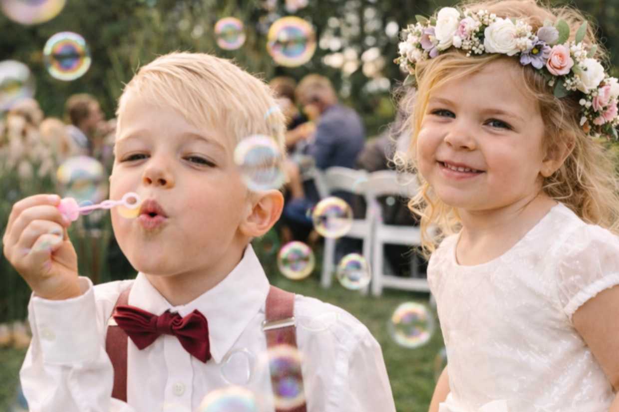 Landhochzeit mit Kindern – 10 kreative Kinderaktivitäten für eine entspannte Hochzeit