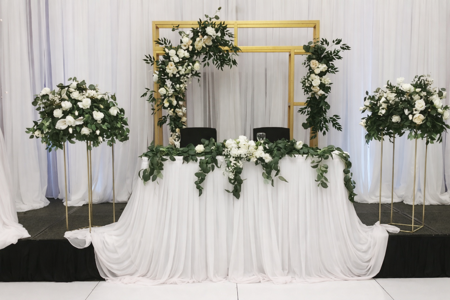 Rustic table setting at one of Laurie’s customers wedding.