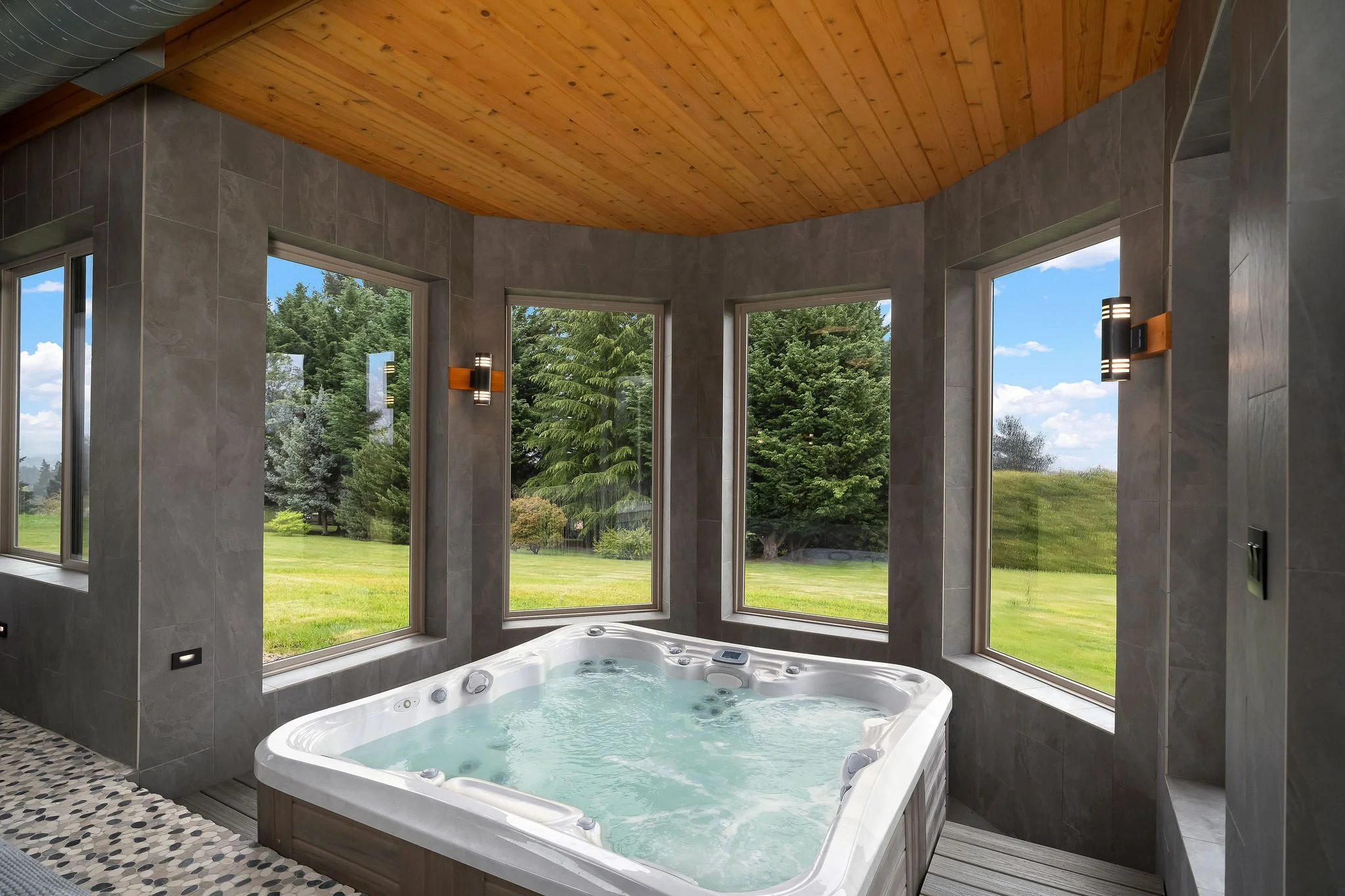 Agape_Home_Co_Hillsboro_Stage-34_Jacuzzi.jpg
