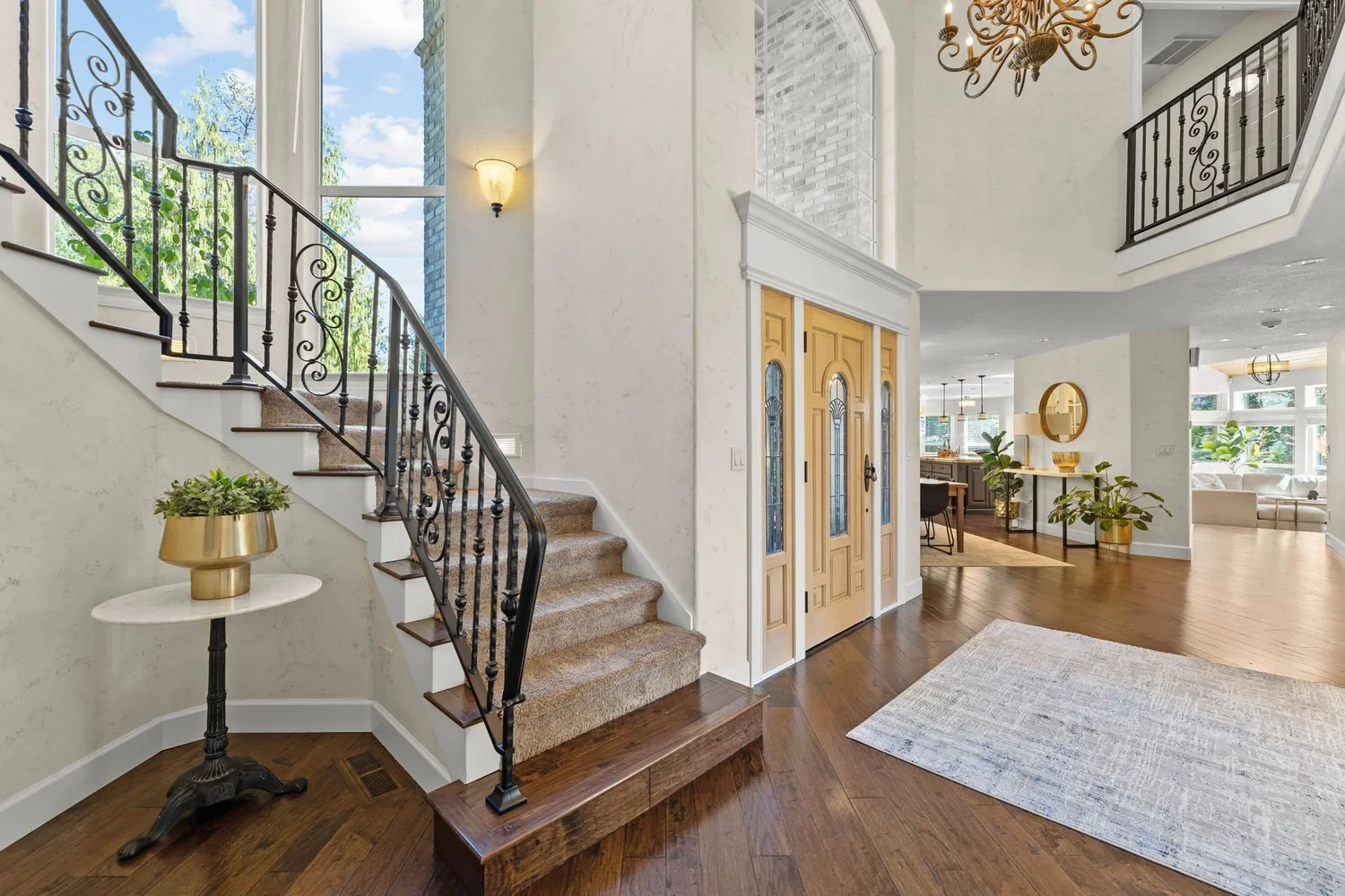 House sold by Vancouver, Washington real estate agent. 