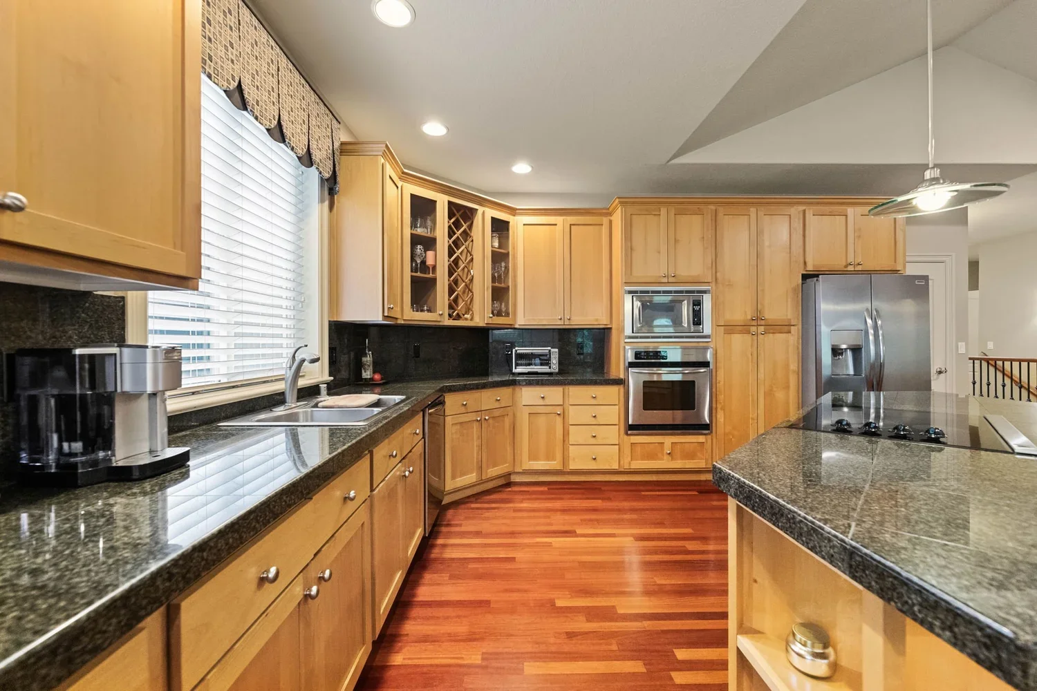 House sold by Vancouver, Washington real estate agent. 