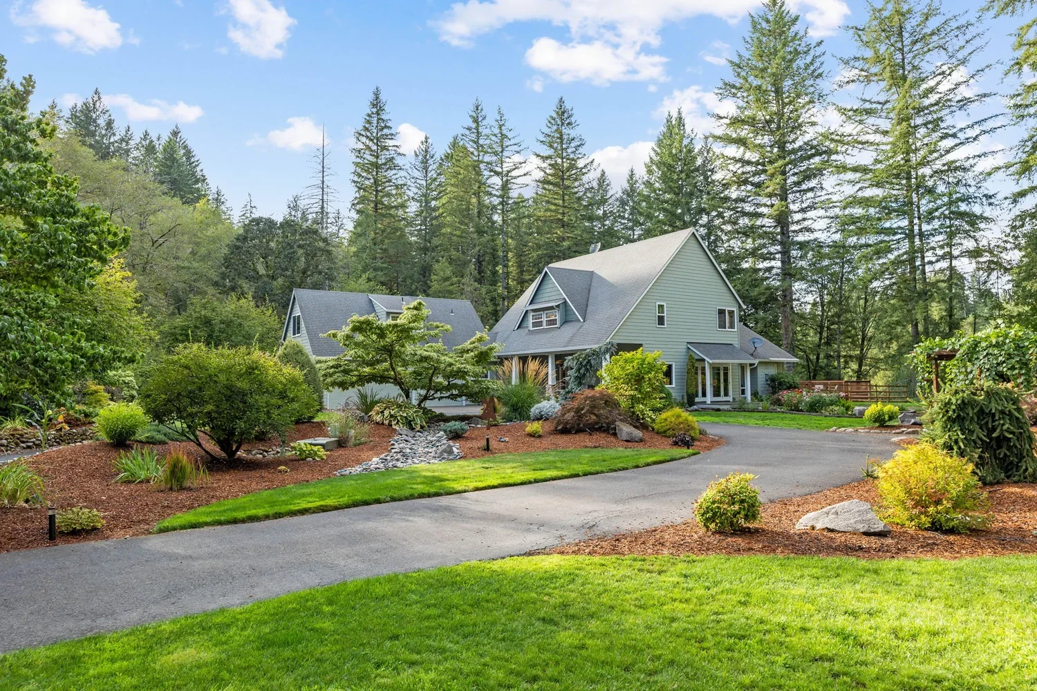 House sold by Vancouver, Washington real estate agent. 