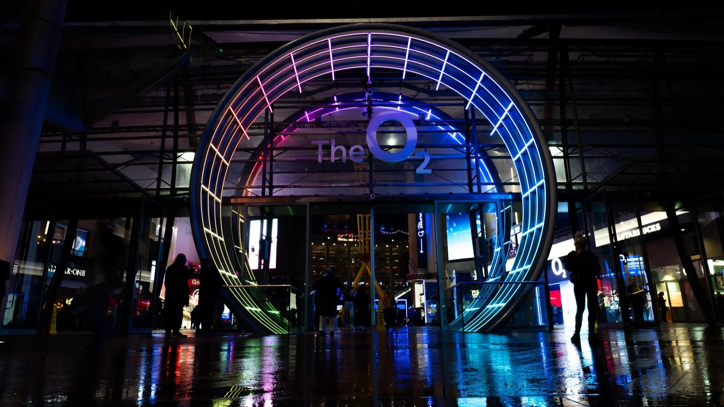 Nighttime O2 Portal neon lighting by Joe Beynon Media