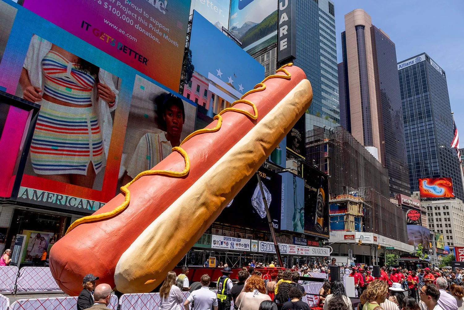 Hot Dog in the City.
Presented by Times Square Arts.
Sculpture and Performance.
2024.