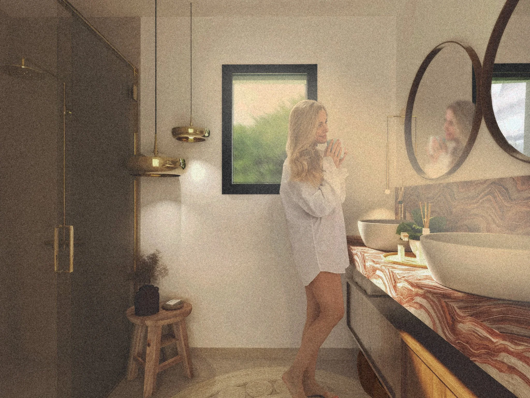 Une femme souriante avec des cheveux longs tient une tasse dans une pièce décorée avec des lampes dorées, un miroir rond, et un meuble avec une nappe multicolore, devant une fenêtre avec vue sur des arbres.