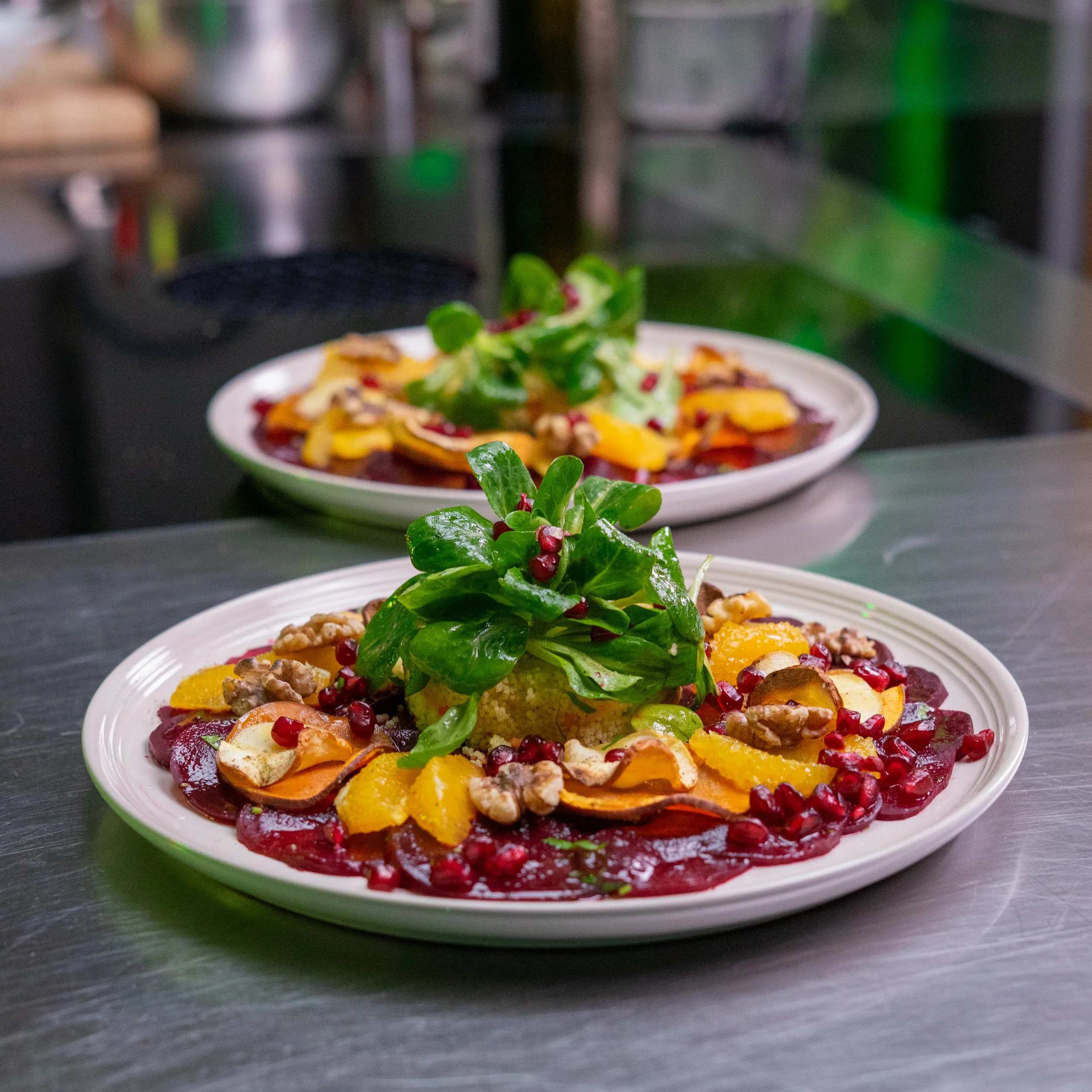 Winterlicher Couscous auf Rote Bete Carpaccio