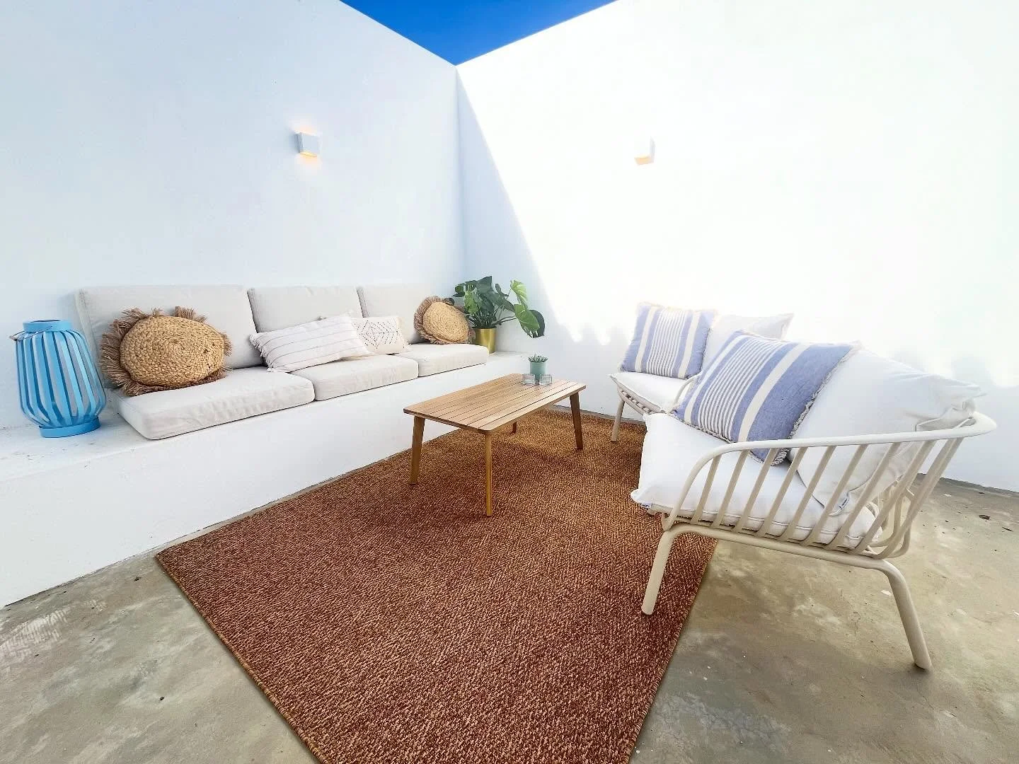 Terrace of Casa Palma, ready for your afternoon chill in the ☀️🤩 Only missing a few 🪴 and the pagoda for shade is in the making 😎 Have you already planned your long December weekends and holiday? 🎄🎅🏻🤶🏼