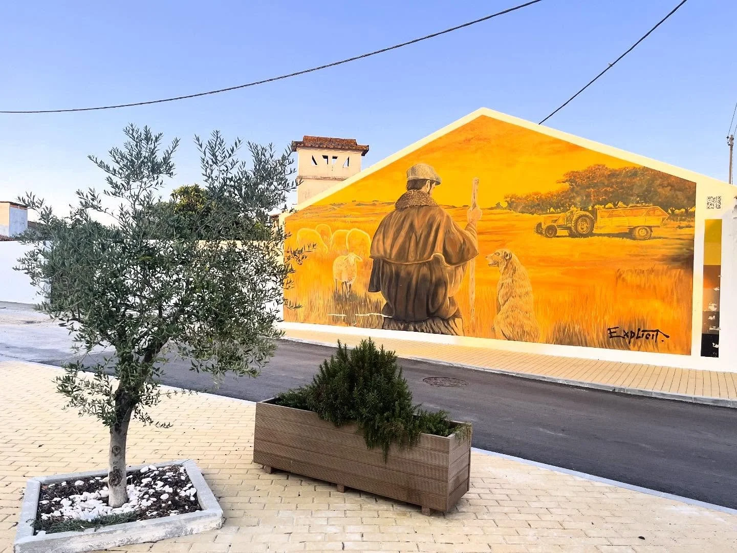 The Alentejo village at sunset. 🌅