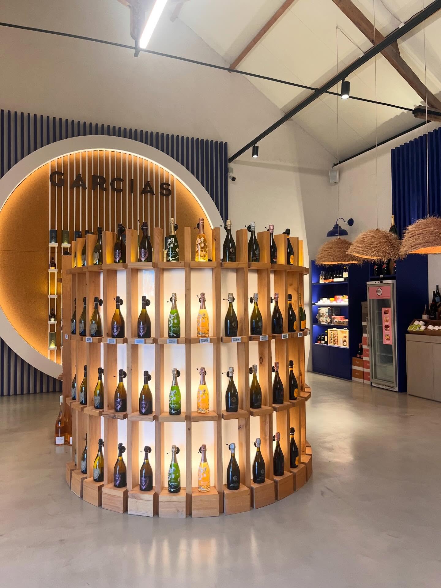 When staying at #casamajsinha or #casapalma make sure to pass by @garciasonline and pick up your favorite wines and champagne for a bubbly evening! This beautiful store lets you explore all the local wines of #Setubal and #Alentejo - you can even get