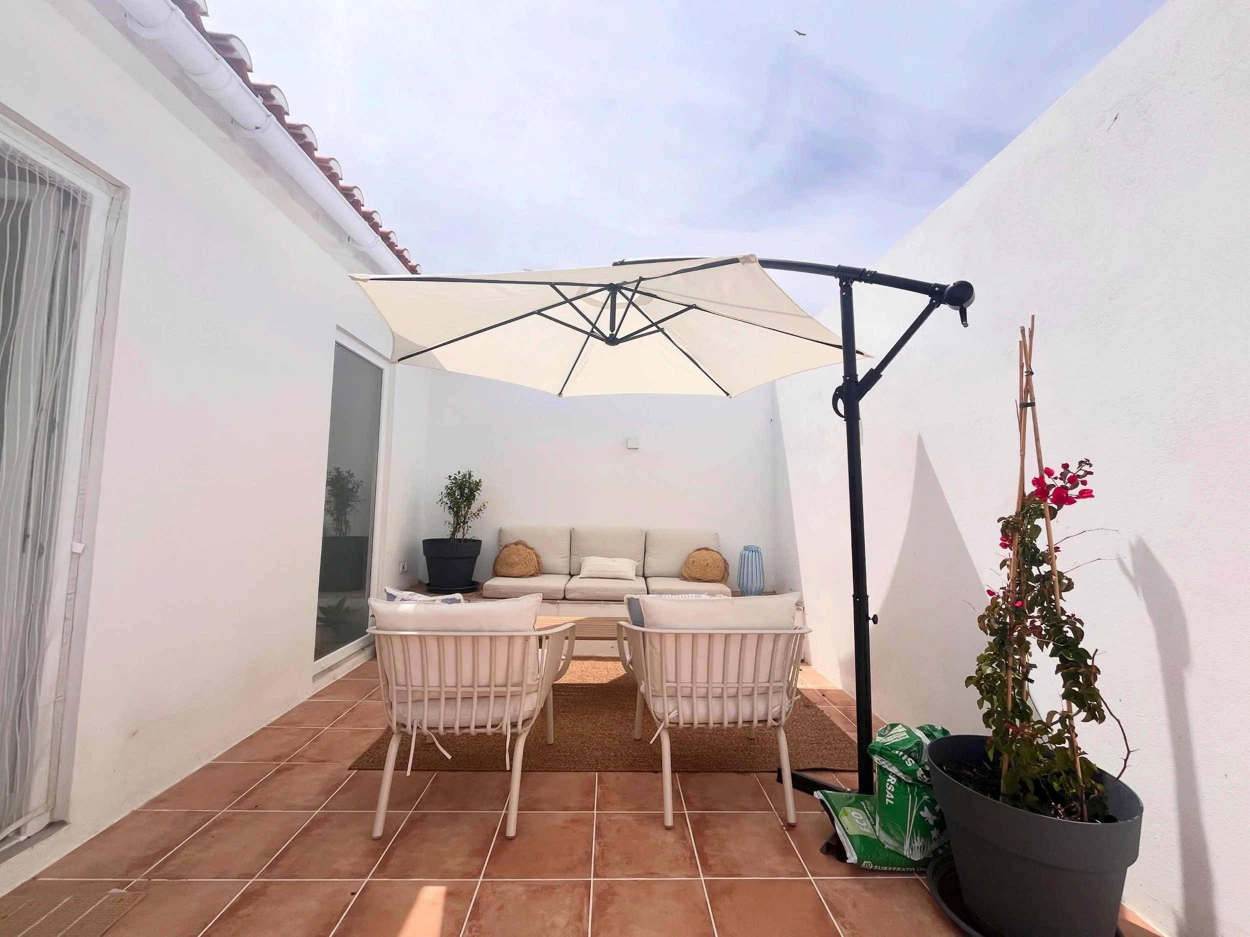 Stay in the shade for the warm days ahead ⛱️😌#casapalma #alojamentolocal #casebres #comporta #alentejo.