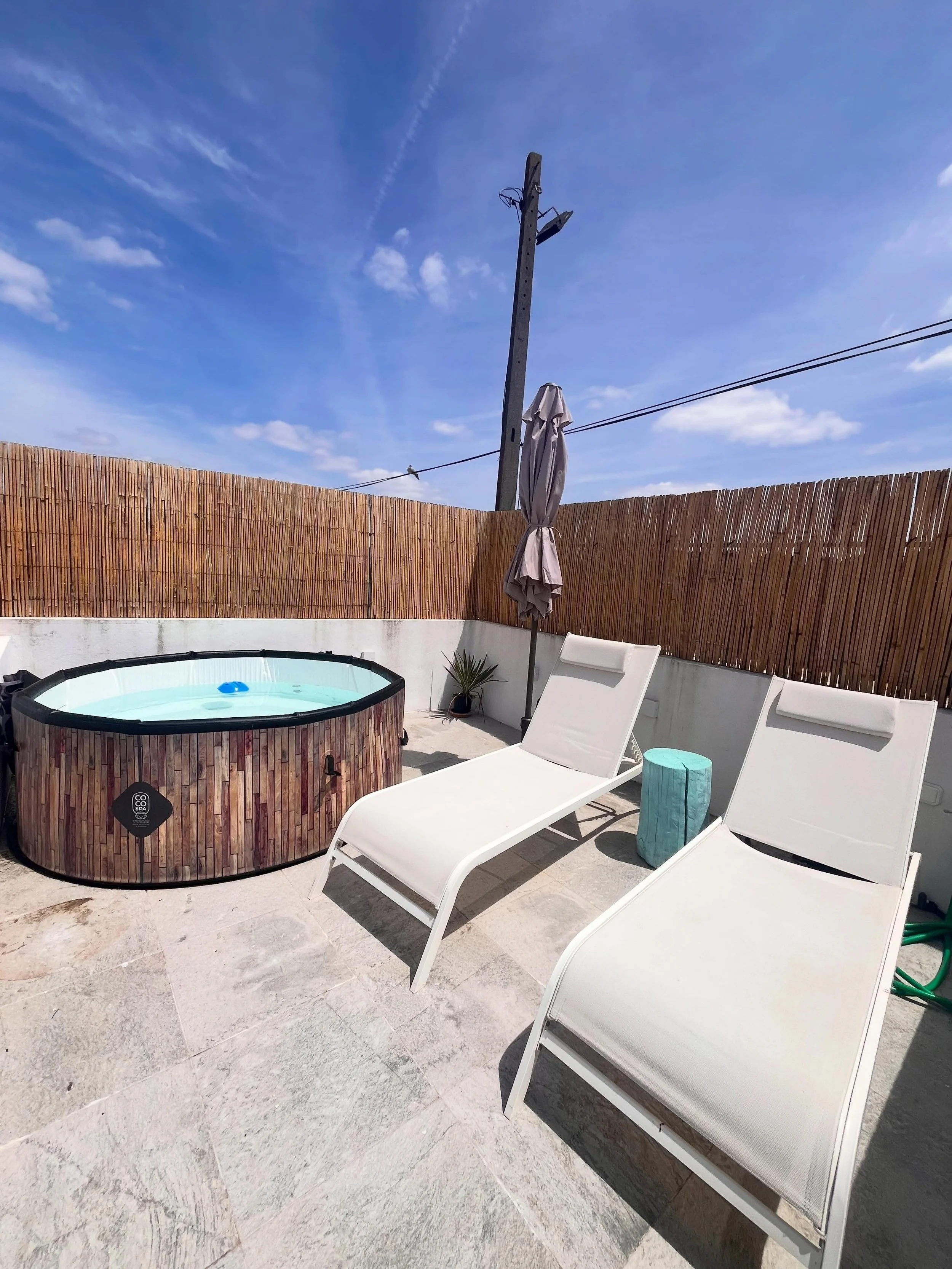 Suntanning or lounging? You decide 😌☀️ the next 2 weeks with +30 degrees in #casebres and #comporta 🏖️have you booked your getaway? Check links in bio for reservations or DM me.
