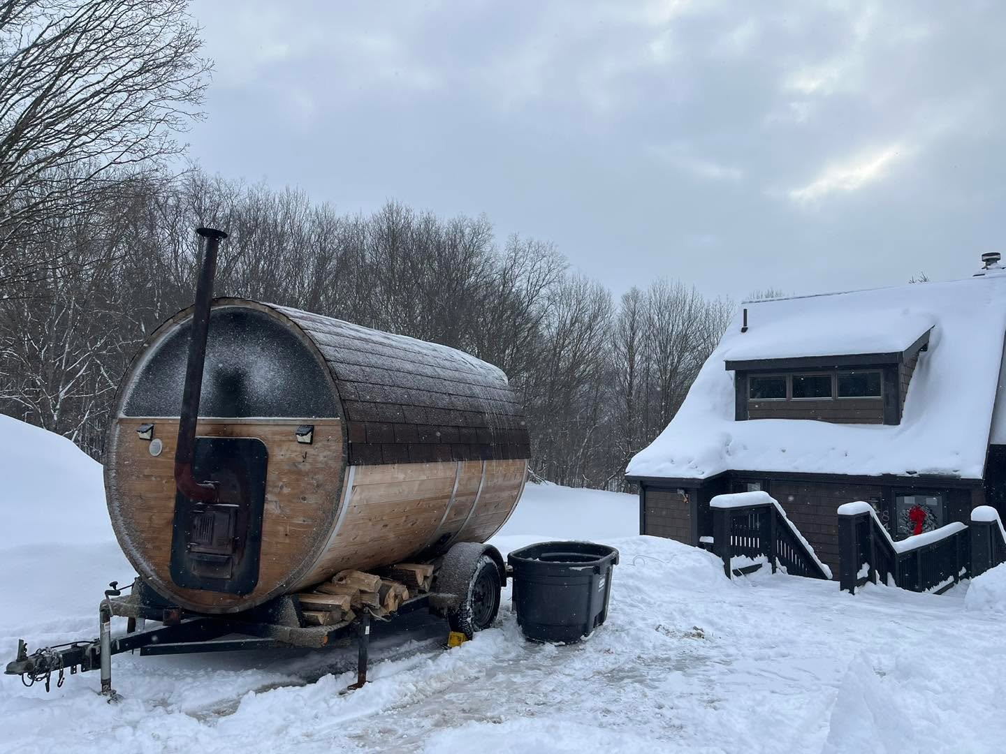 The weather outside calls for long sauna sessions! Relax and unwind today by booking with Sauna Bros!