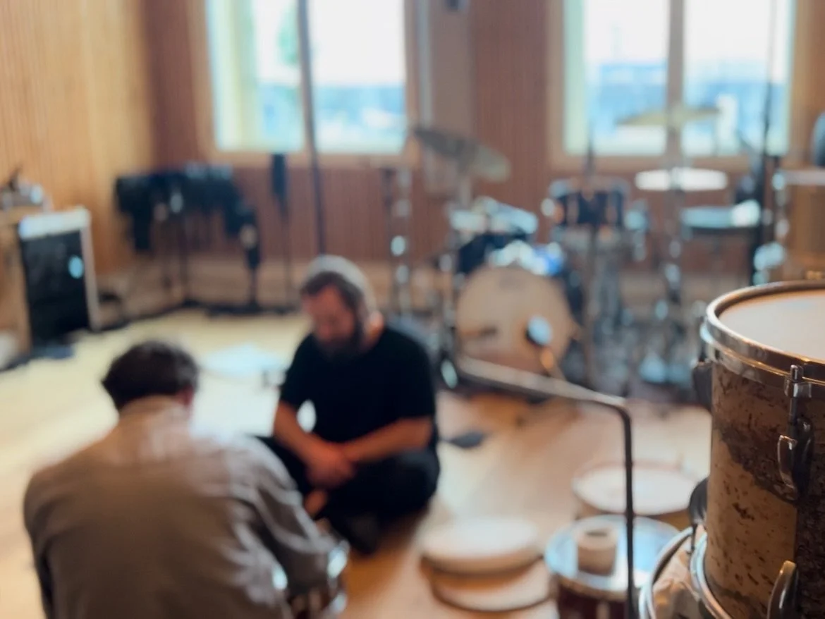 Last week I gave a two-day one-on-one masterclass to audio engineer @justinvanbrussel_bruxelles . On day one I went into great detail about tuning the different types of drums - to itself, a whole drumset and different musical styles. I explained the