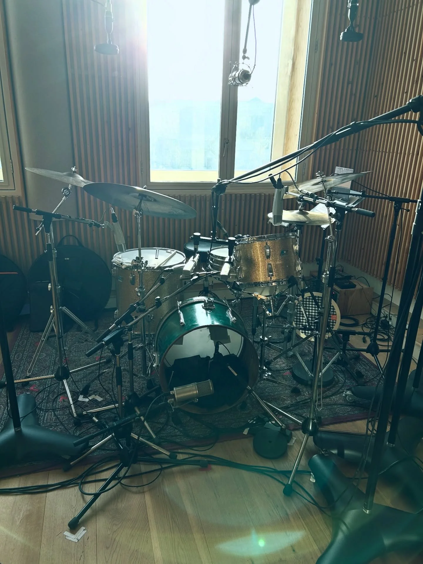 I had a fantastic last week with @timakkermanmusic and his band the Ivy League. I recorded 6 songs with @willemvanderkrabben on drums and @soundslikesander on bass for the second half of his new album @okapirecordings . We went all out with different