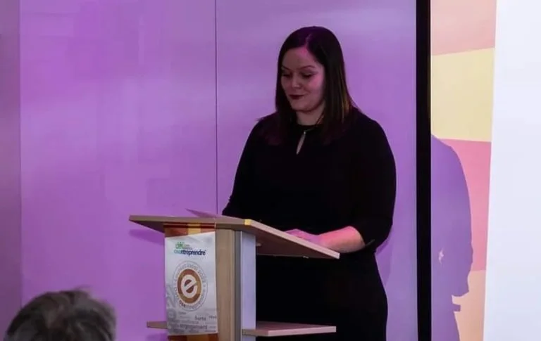 Sandra Cinq-Mars lors d’un événement entrepreneurial au Québec pour le Défi OSEntreprendre