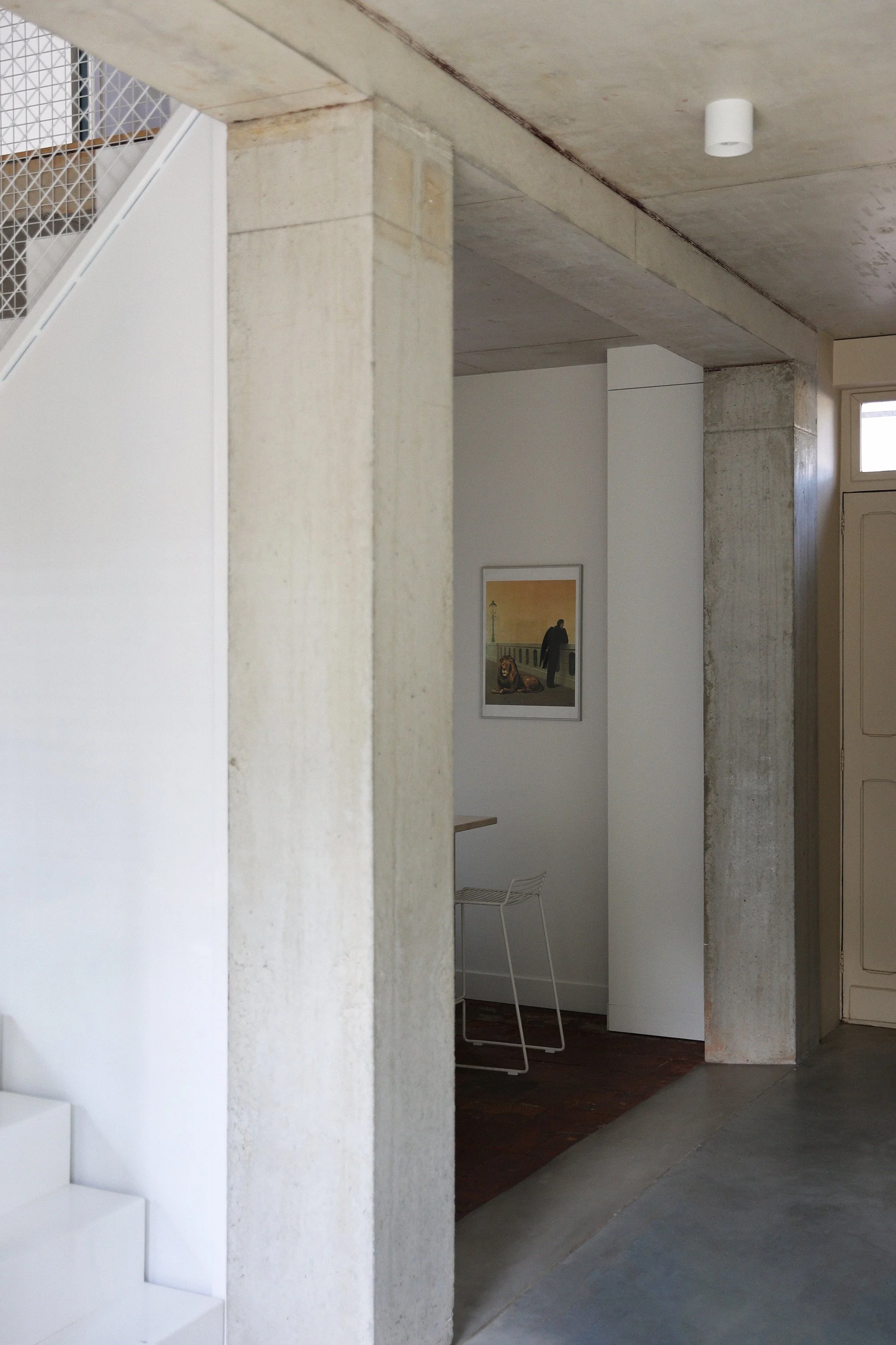 ESCALIER PORTE ENTREE.jpg