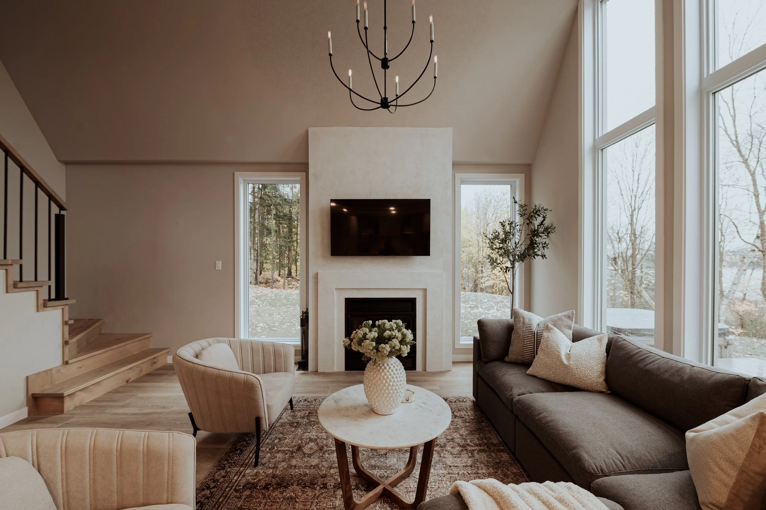 Chalet à louer en nature dans un environnement paisible entouré de lac et montagne avec accès au bord de l'eau