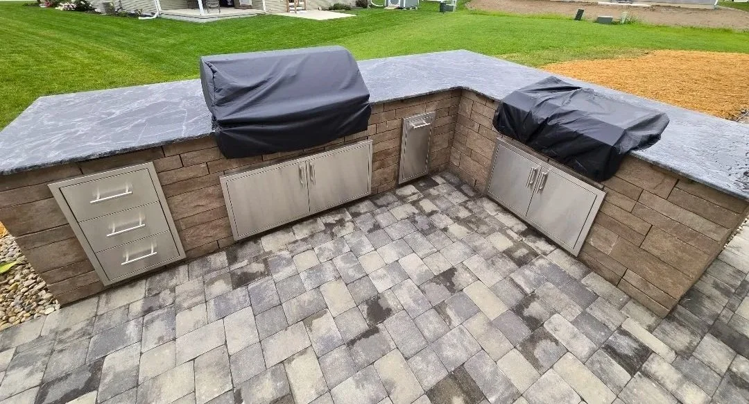 outdoor grill island with summerset grill and griddle using techo-bloc brandon wall material