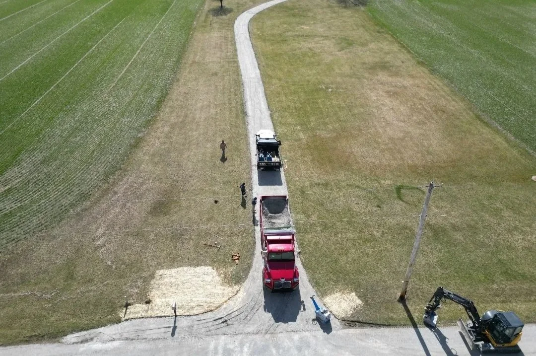 releveling and top dressing of a stone driveway