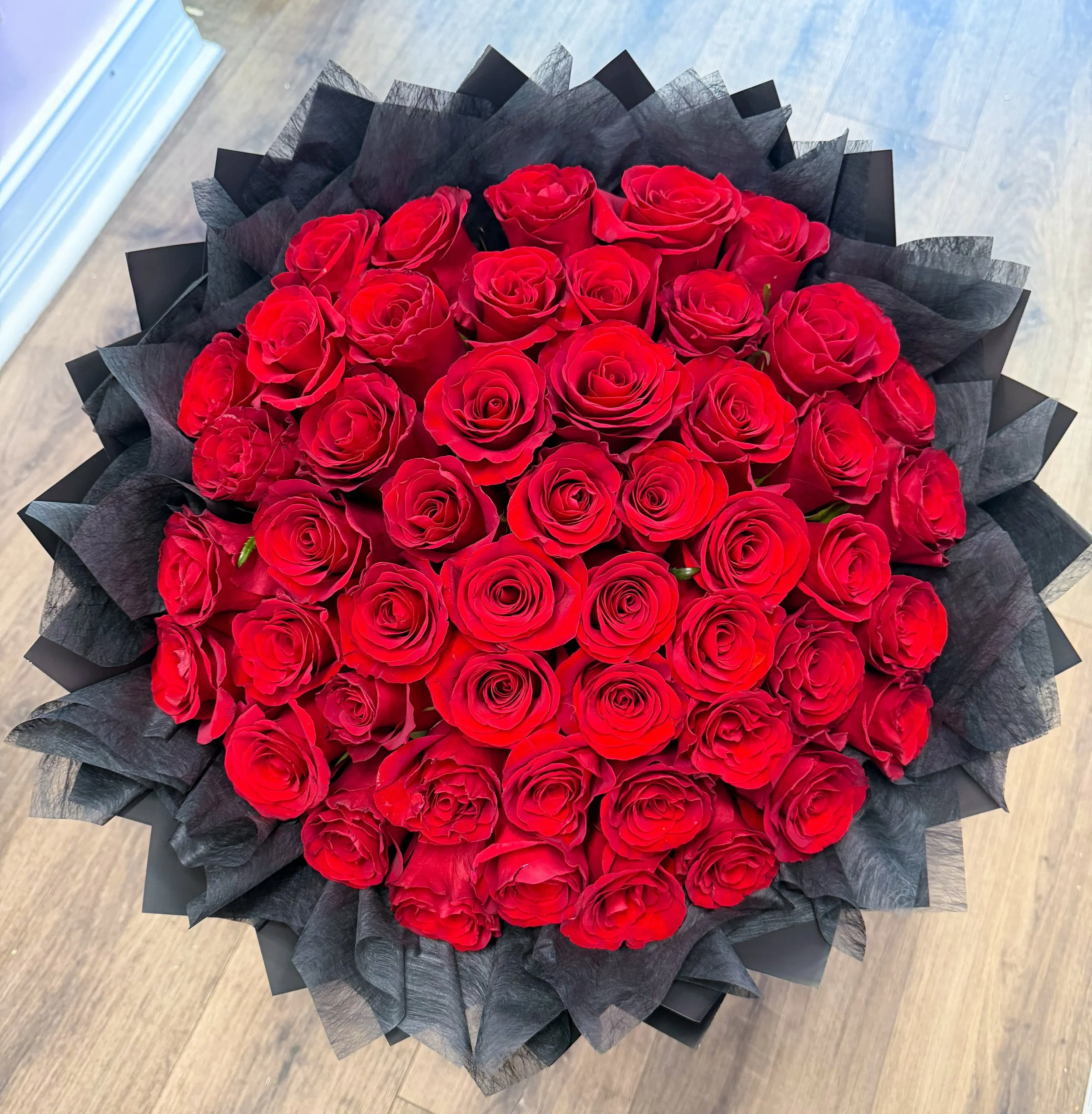 My most popular bouquet 50 red roses wrapped in black paper 🌹🍒&hearts;️