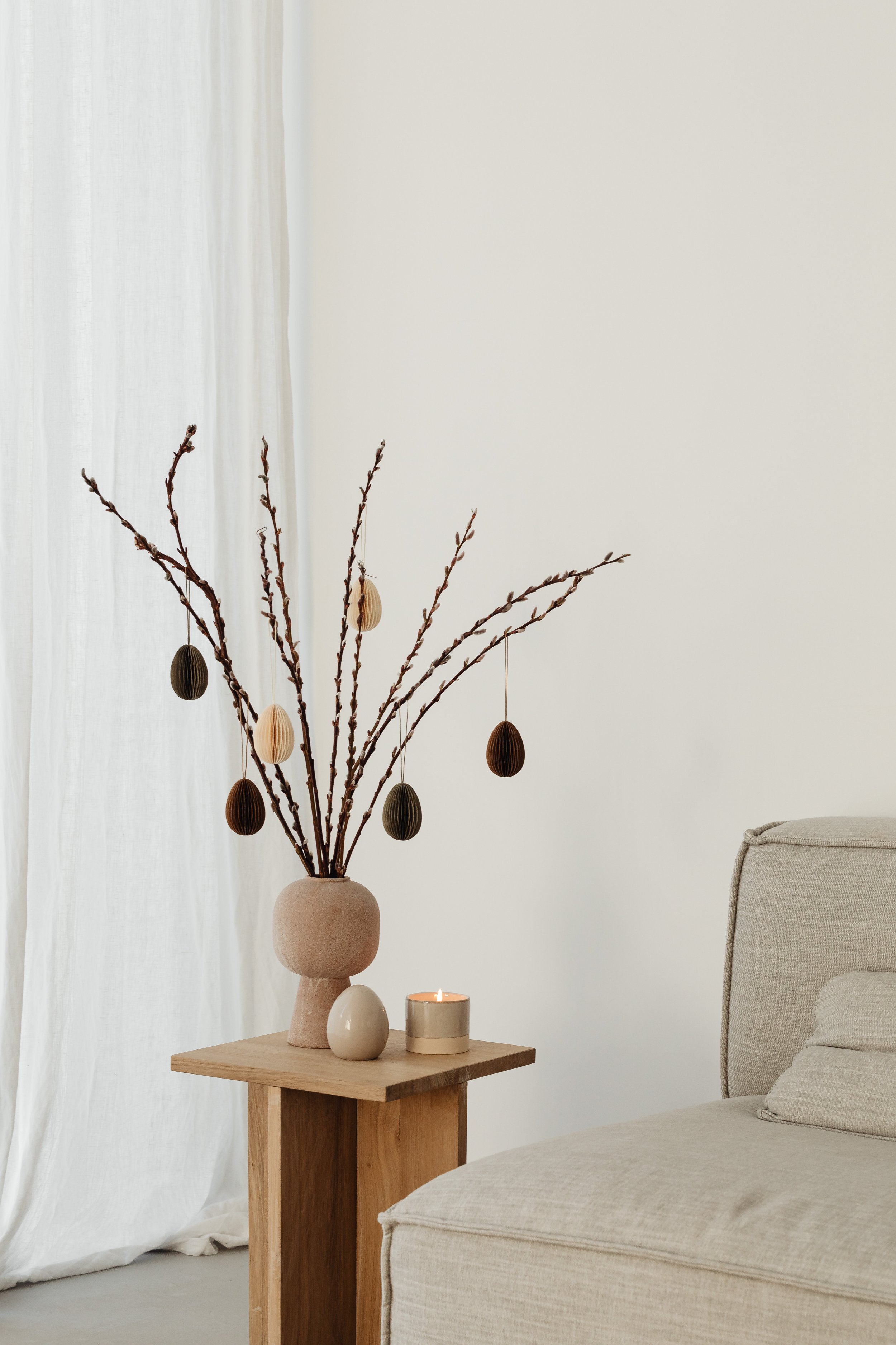 kaboompics_contemporary-and-minimalist-easter-decorations-at-home-30161.jpg