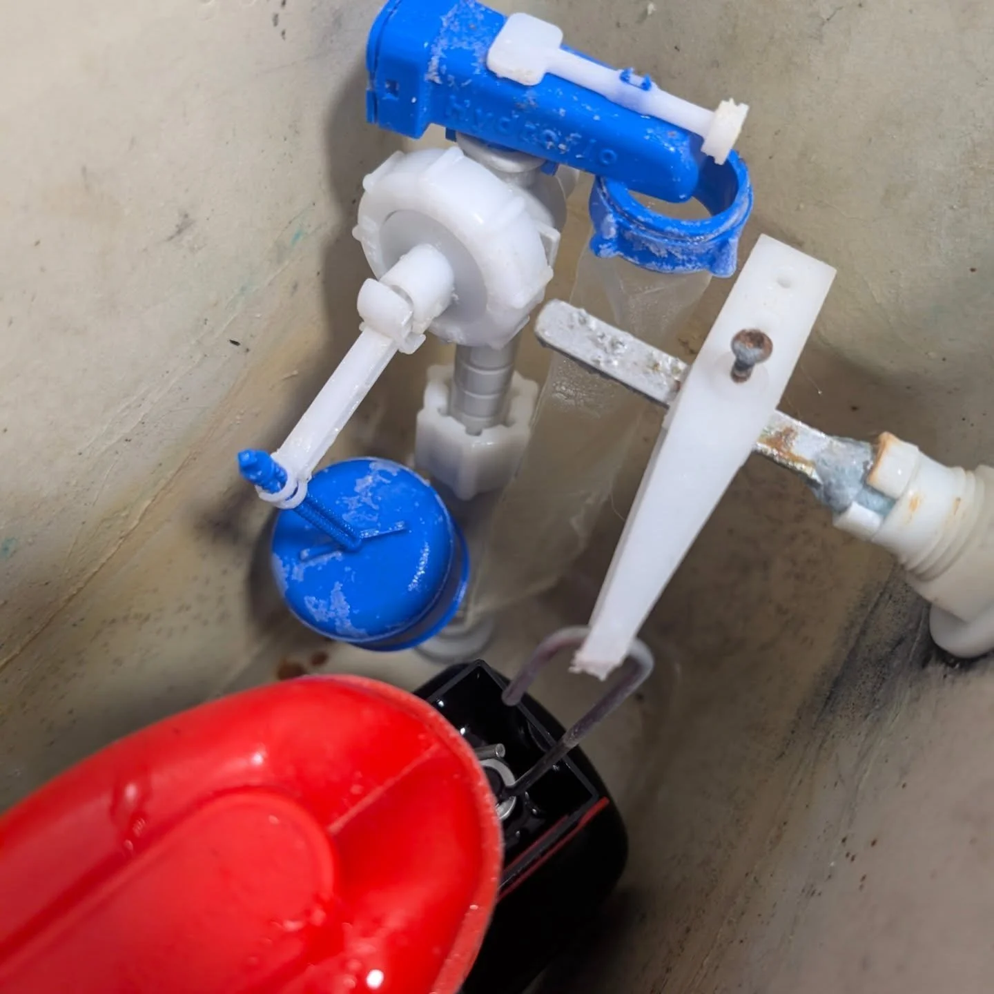 Constantly running toilet? 🚽

This one had a worn fill valve &mdash; replaced with a brass-shank upgrade and properly set.

Silent refill.
Correct water level.
No leaks.

Small job, done properly &mdash; because that&rsquo;s what prevents callbacks.