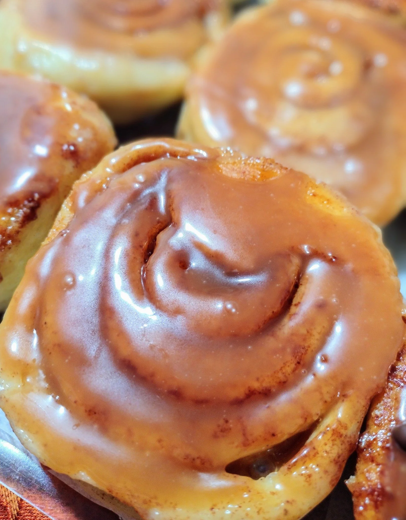 Caramel / Pecan Cinnamon Rolls