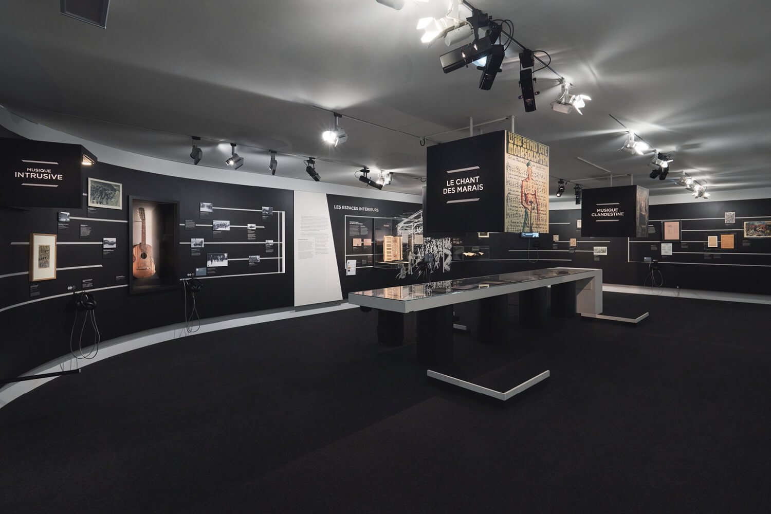 scenographie-exposition-immersive-clemence-farrell-memorial-shoah-musique-camps-nazis-4.jpg