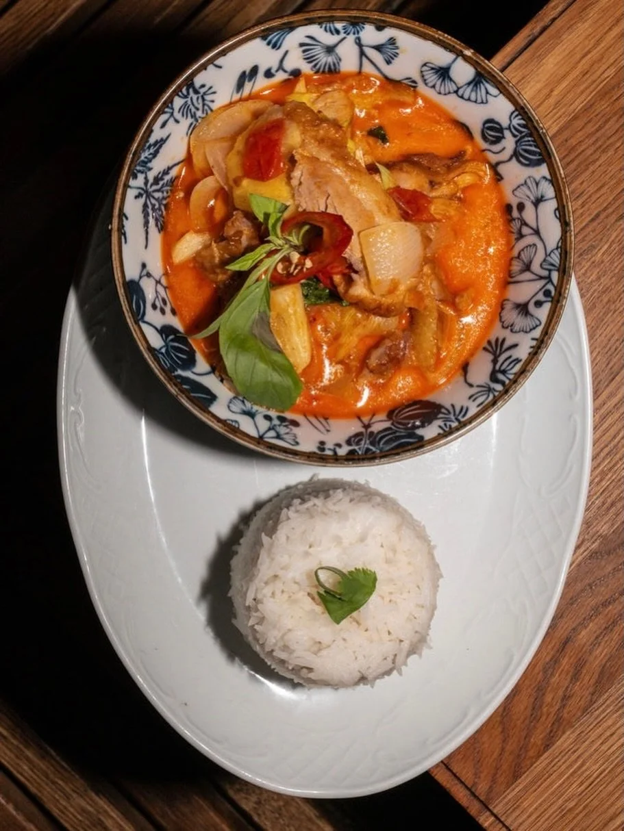 This is your sign to slow down and enjoy
every single bite 🍛 #barmaimai #thaifood
#hotspotamsterdam #amsterdamfood