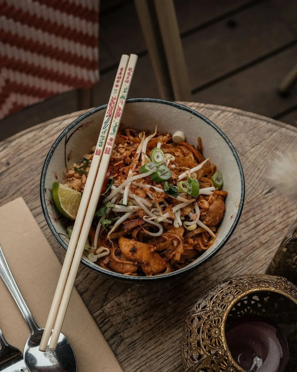 A classic: Our Stir-fried rice noodles with chicken and vegetables
#barmaimai #thaifood #depijpamsterdam #amsterdamhotspot