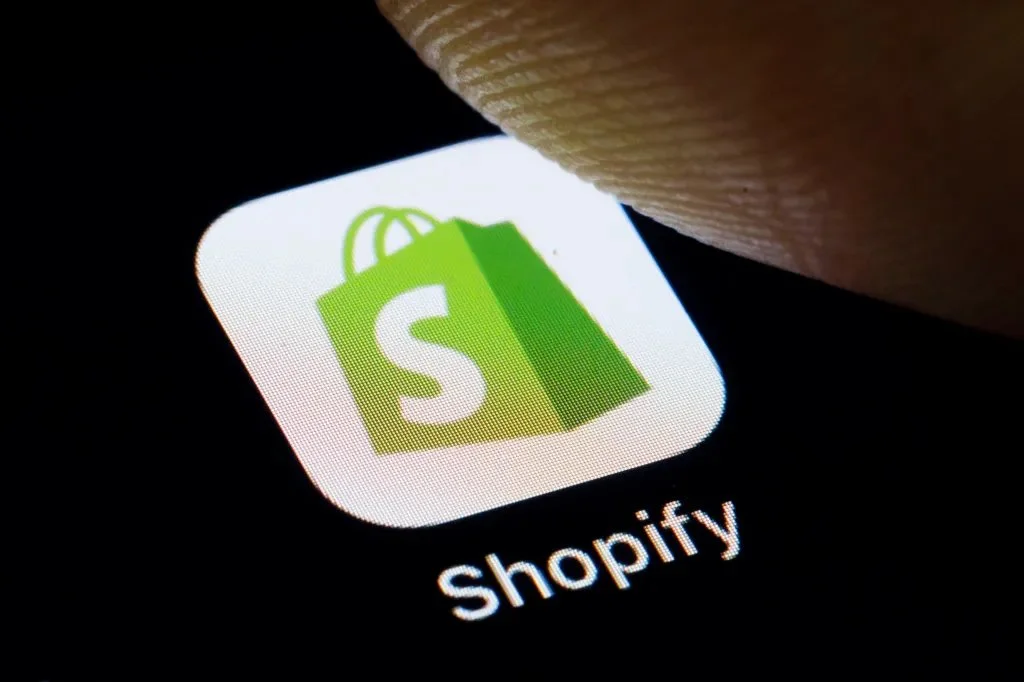 Shopify app icon with a green shopping bag and an 'S' on it.