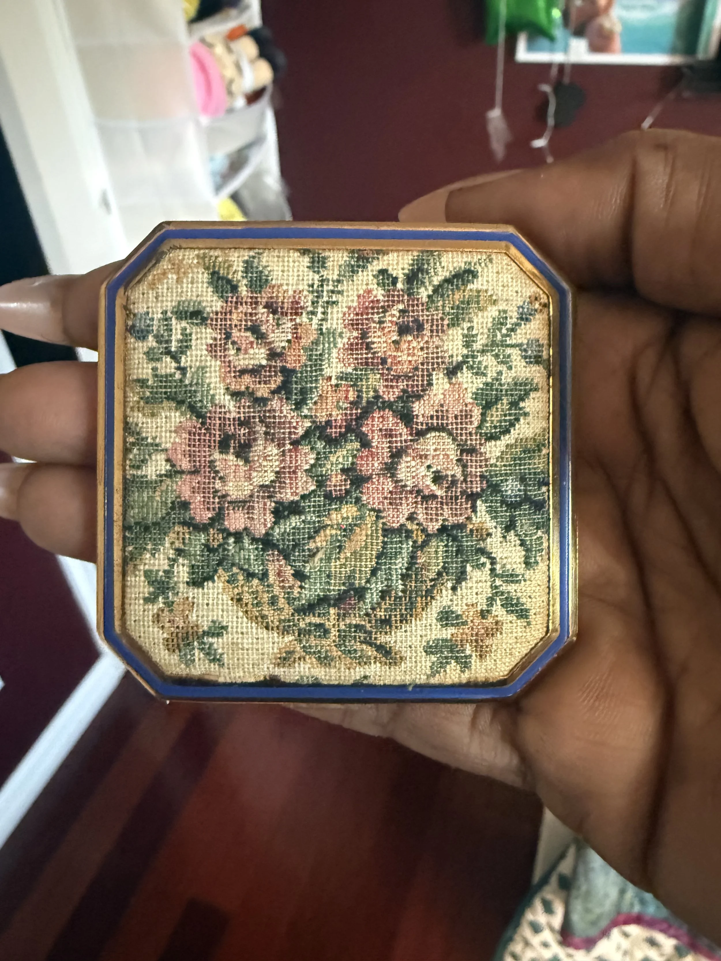 vinyage avon rose 1.jpeg