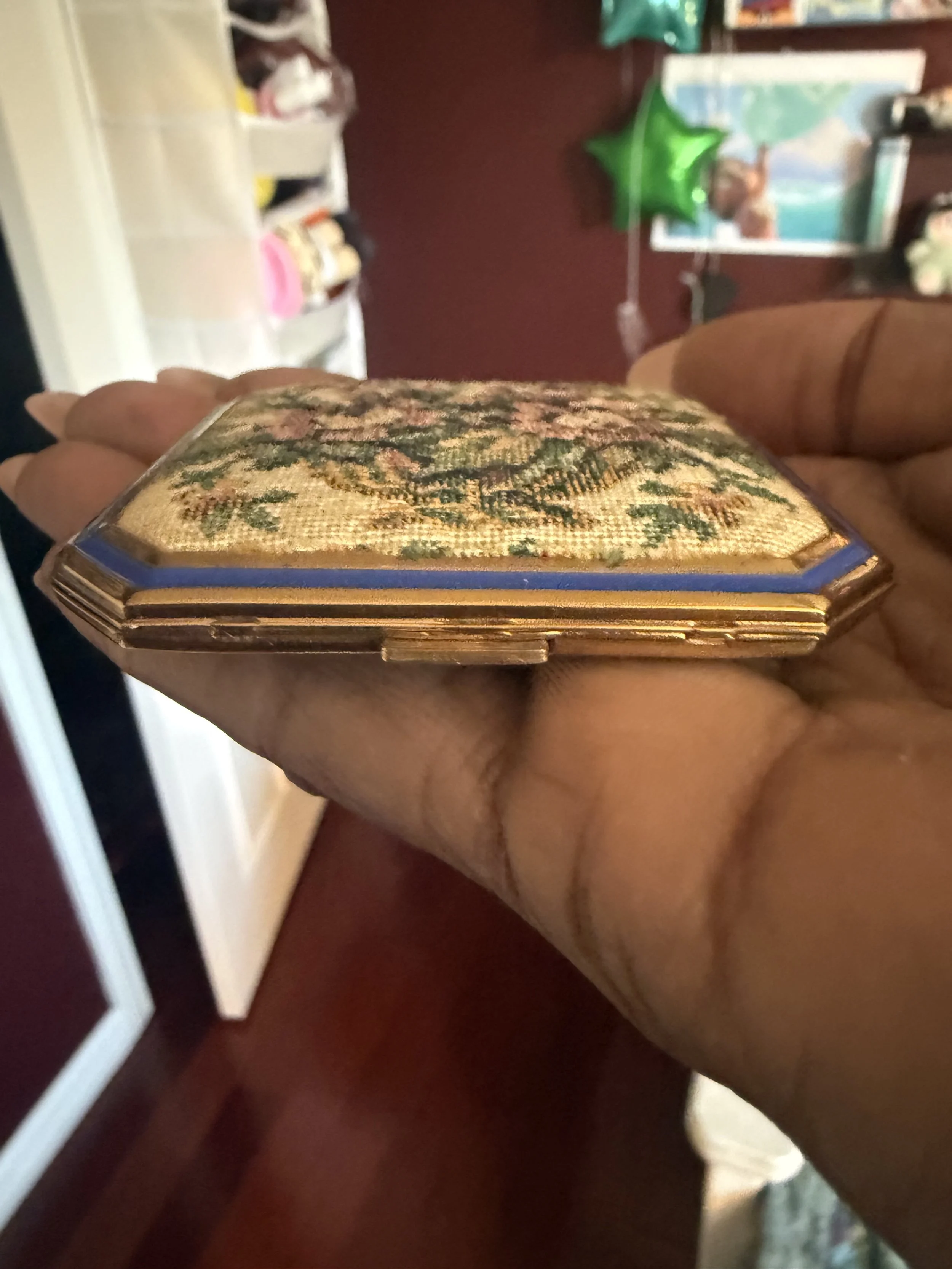 Vintage Floral Compact Case