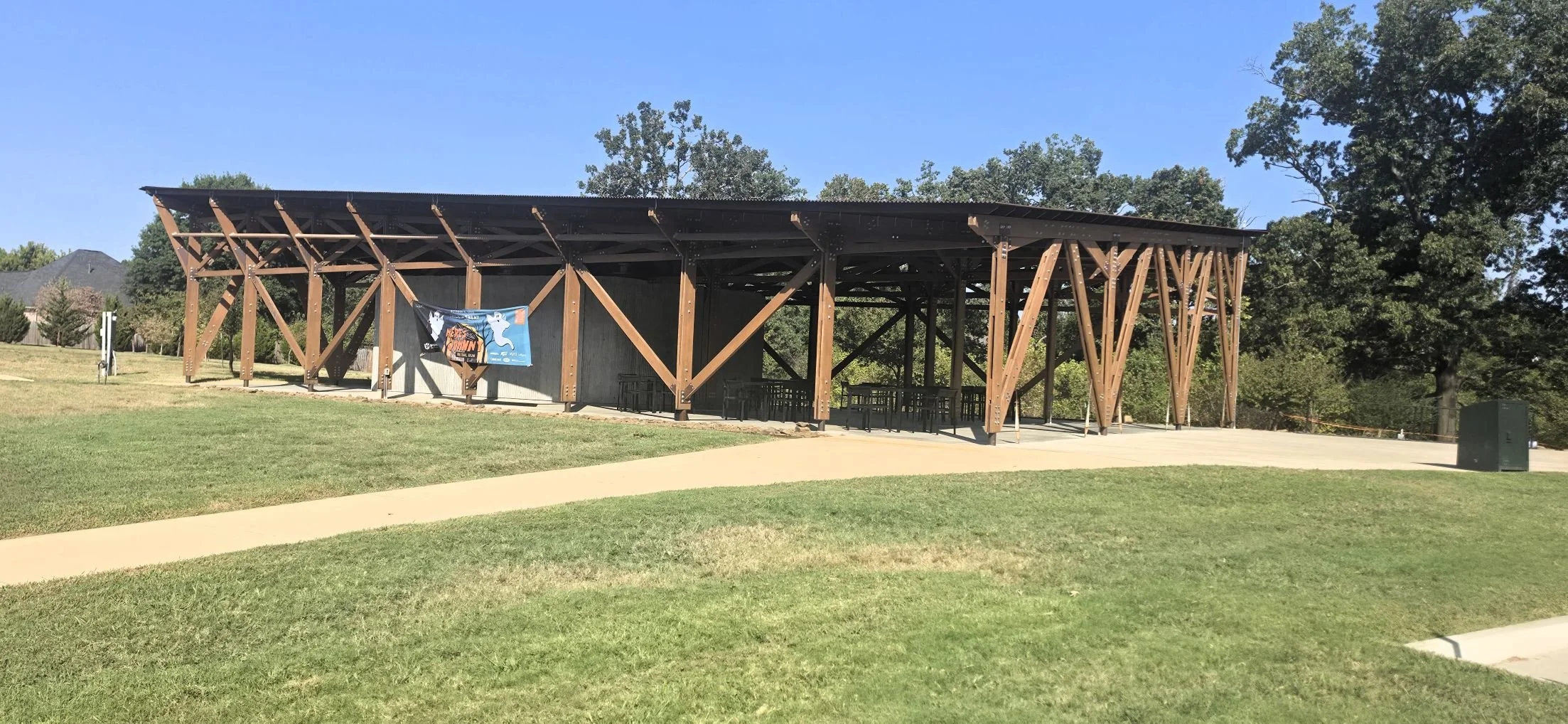 An image of the Pavilion at the Coler Grove parking Lot at Coler MTB Preserve in Bentonville Arkansas