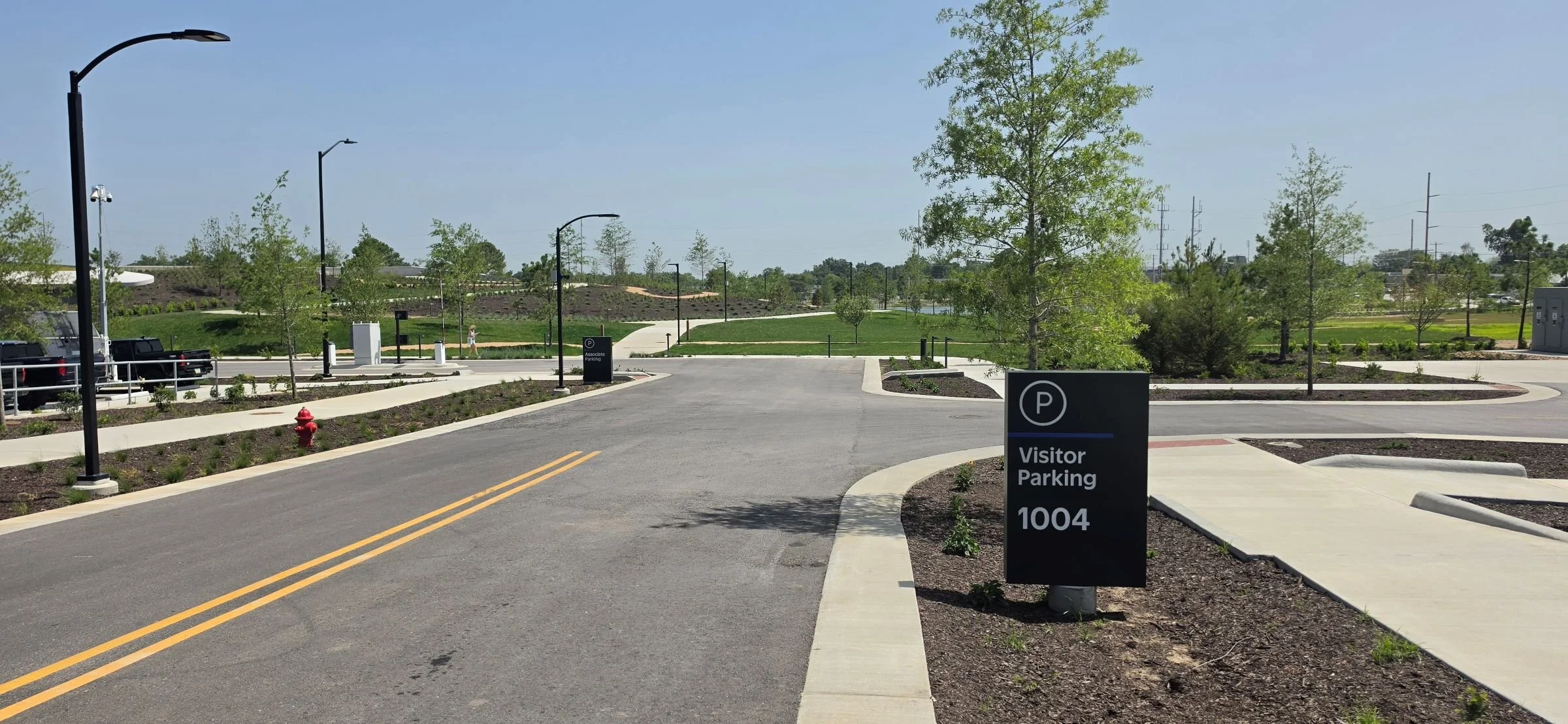 A picture of the public parking lot near Onyx coffee and the South Lake Trails
