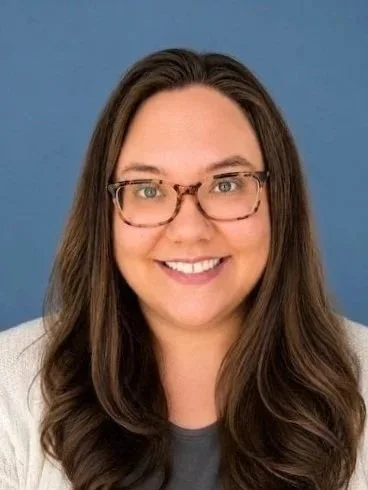 A smiling woman Vermont and Rhode Island licensed Telehealth Therapist Profile Image