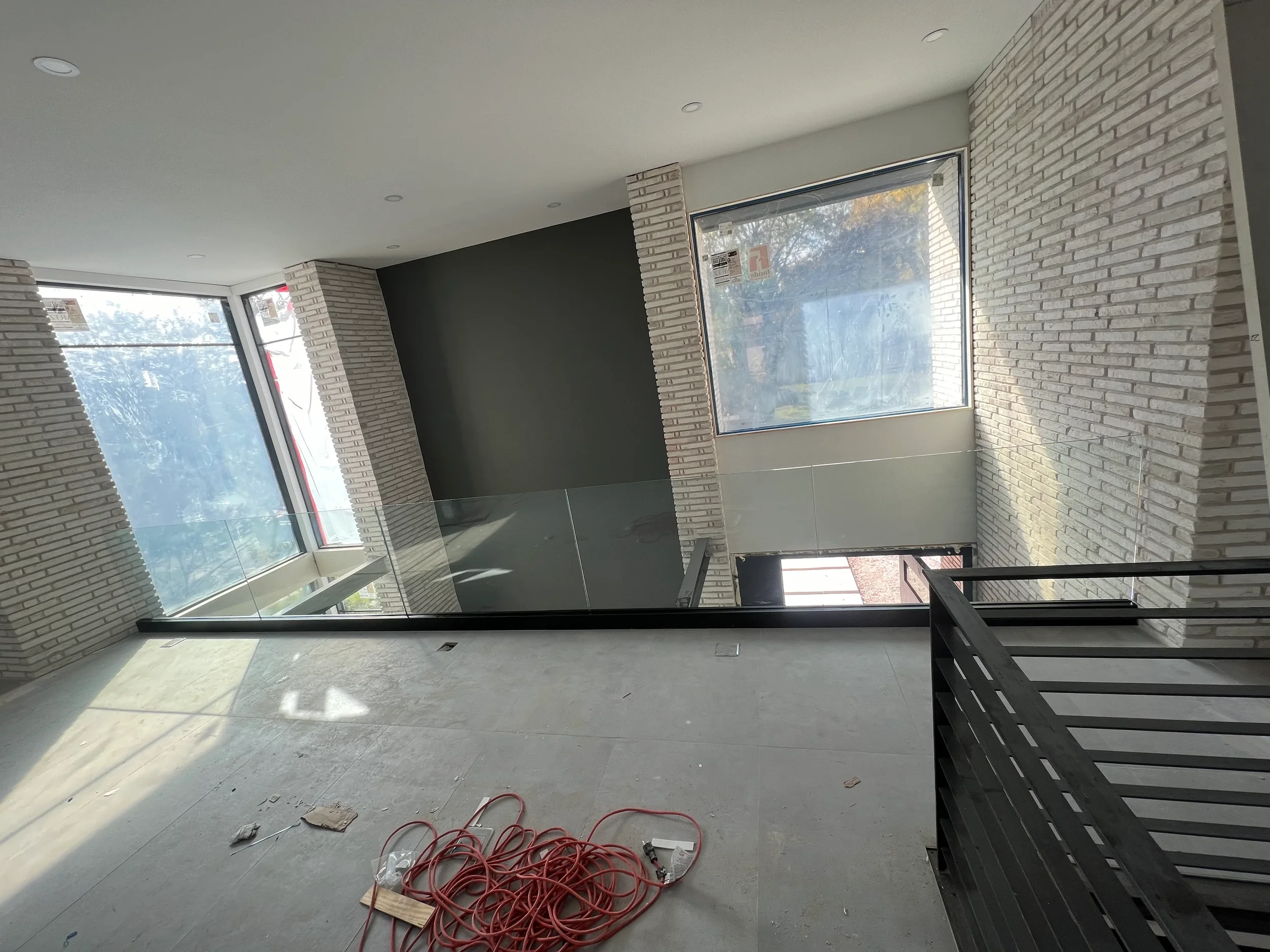 Baytown Texas Glass balcony railing. Luxury glass. Modern balcony railing