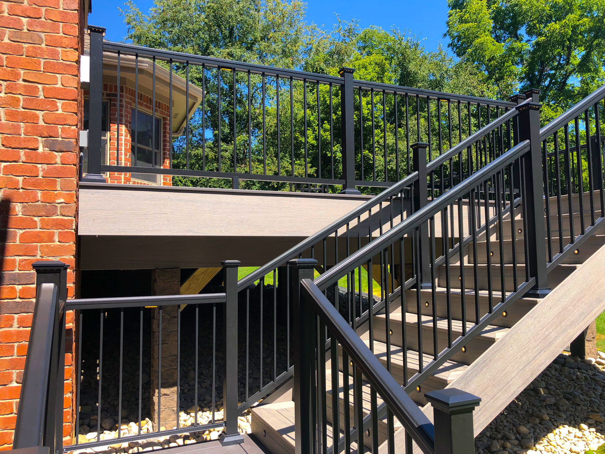 Composite Deck Steps with Aluminum Railing