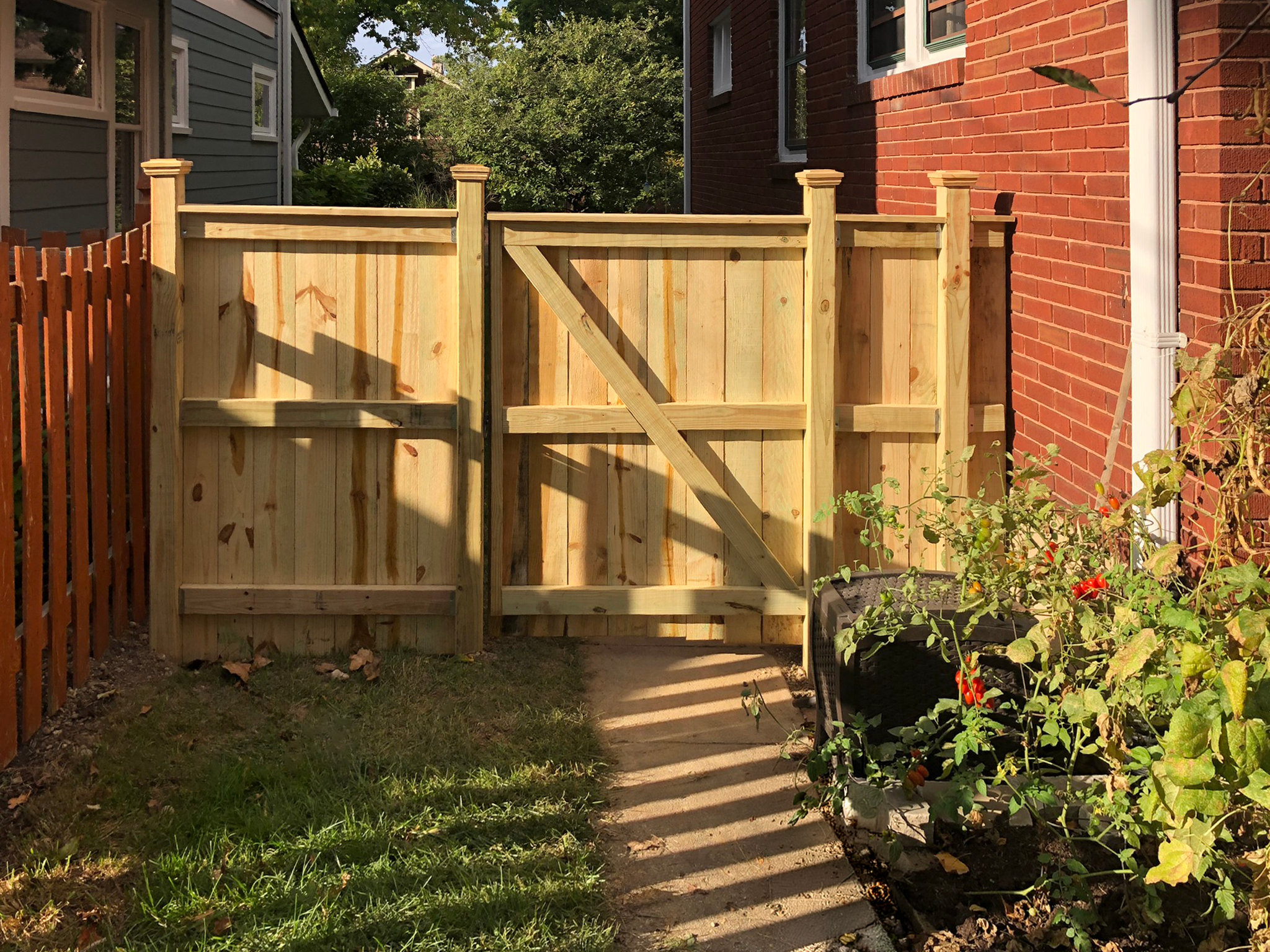 Privacy Fence and Gate with Flat Top Cap (Inside)
