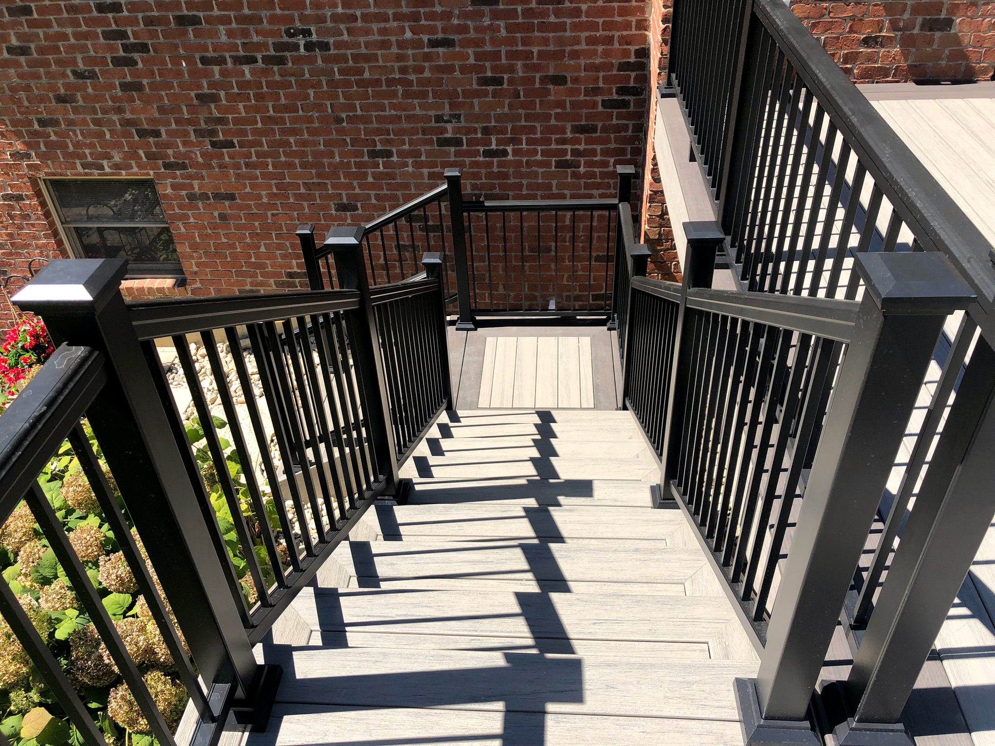 Composite Deck Steps with Aluminum Railing