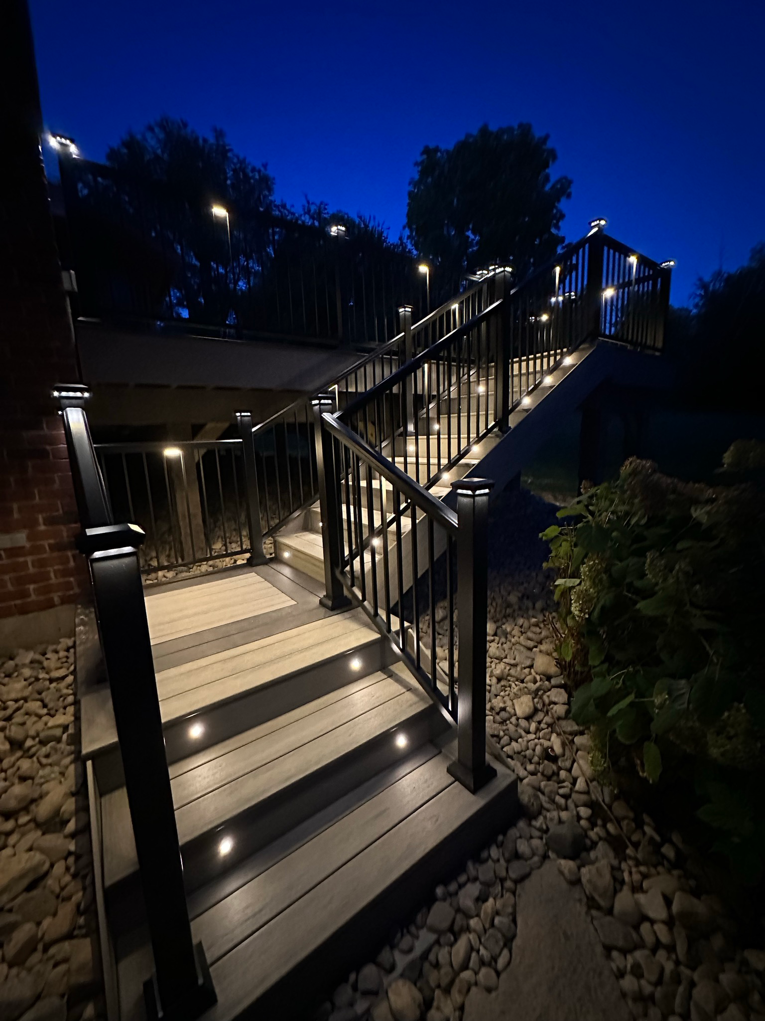 Composite Deck Steps with Aluminum Railing