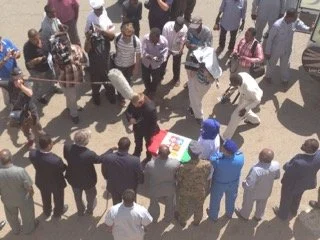 Preve and Borrini turning over the remains of Carlo Acefalo to the Red Sea State.  The box containing the remains is draped with the flag of the Italian Navy.