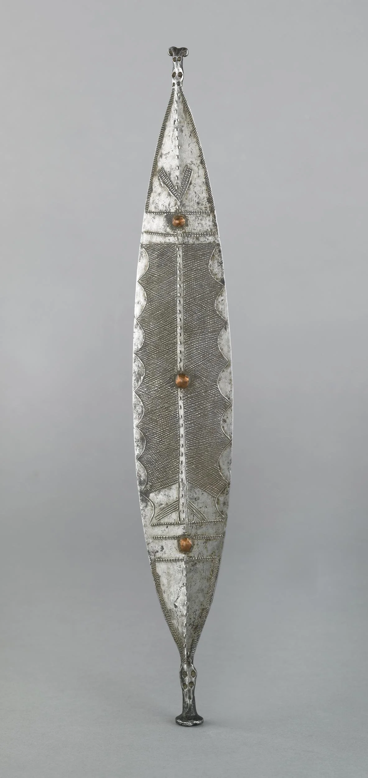 Silver and copper leaf-shaped women's arm knife, standing vertically